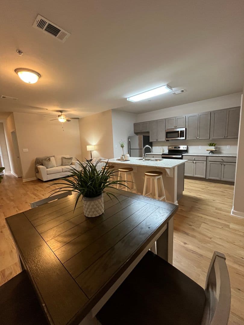 Troy Apartment: 501 E Elm St