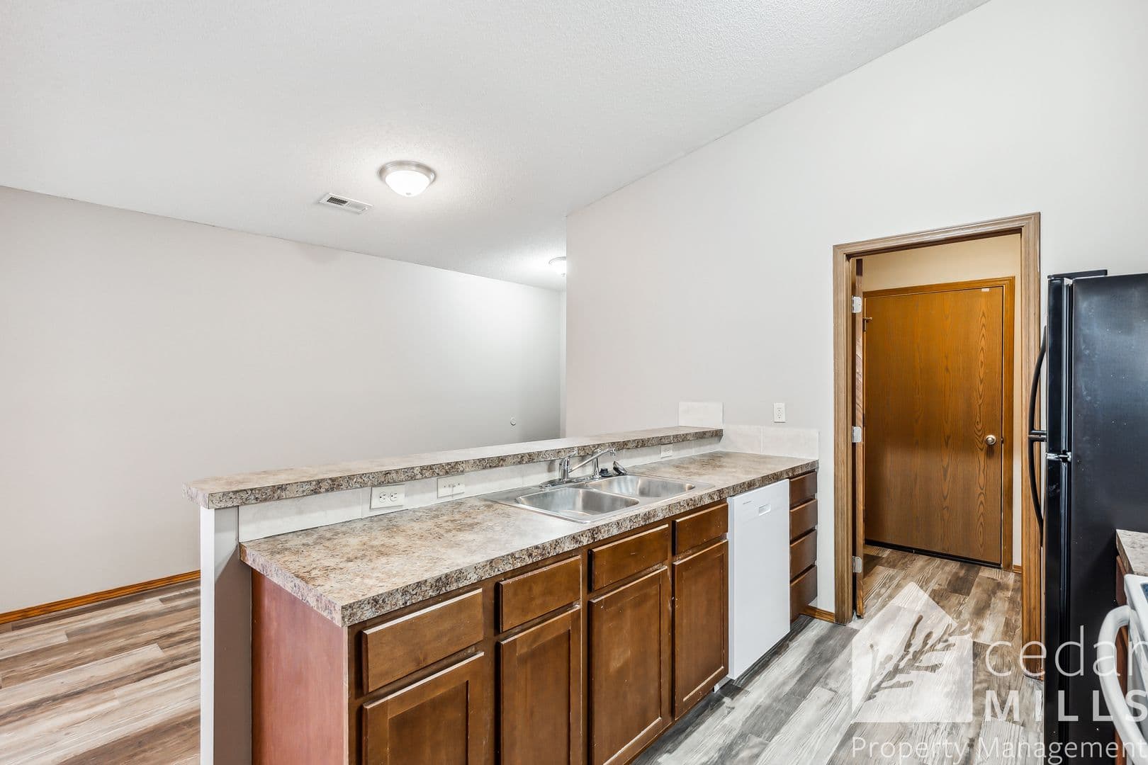 Wichita Apartment: Newell