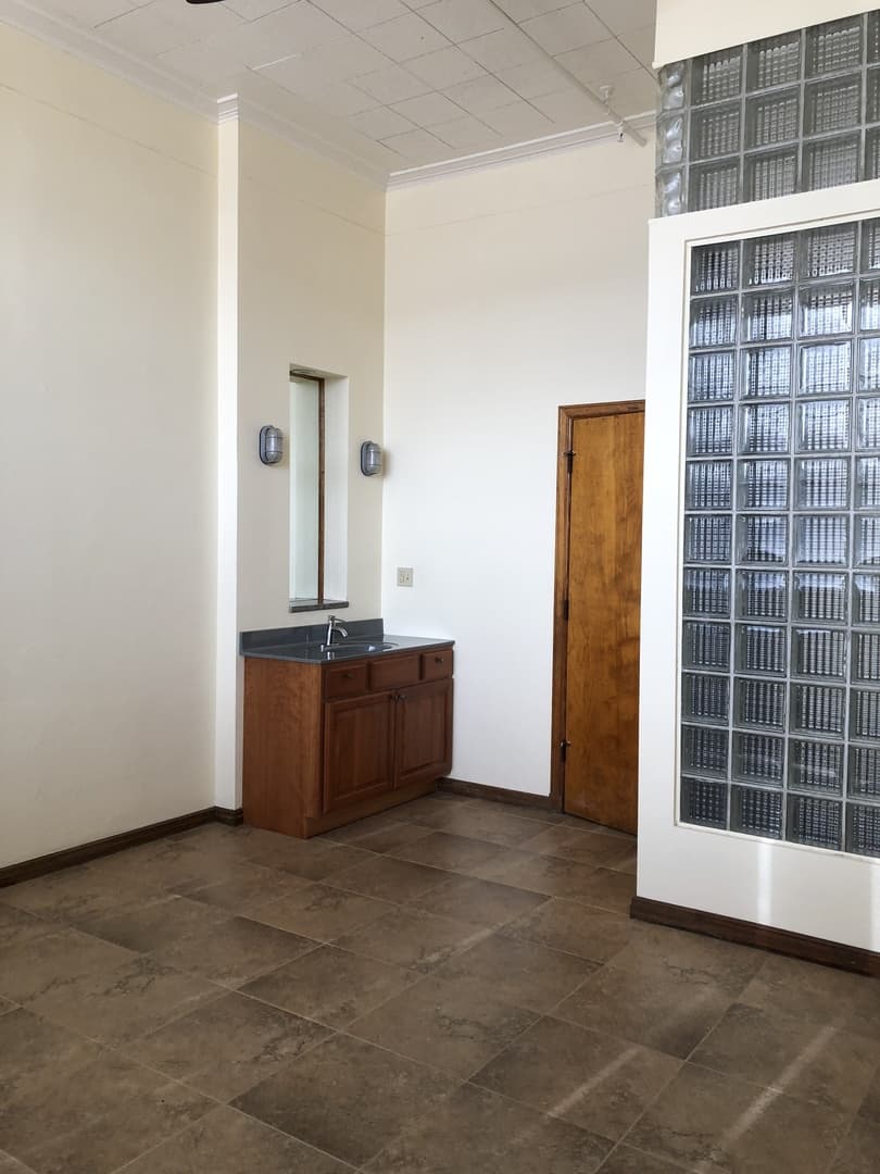 Wichita Apartment: 1220 E. Kellogg