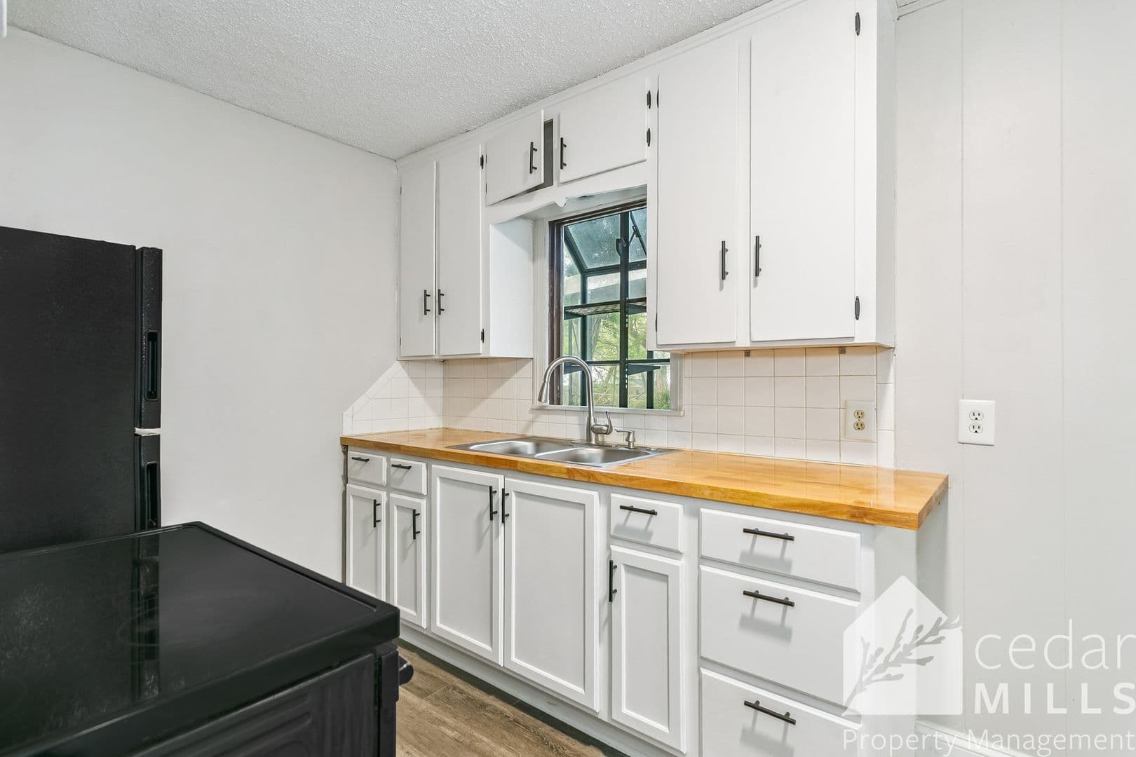 Wichita House: 2517 S Victoria Ave