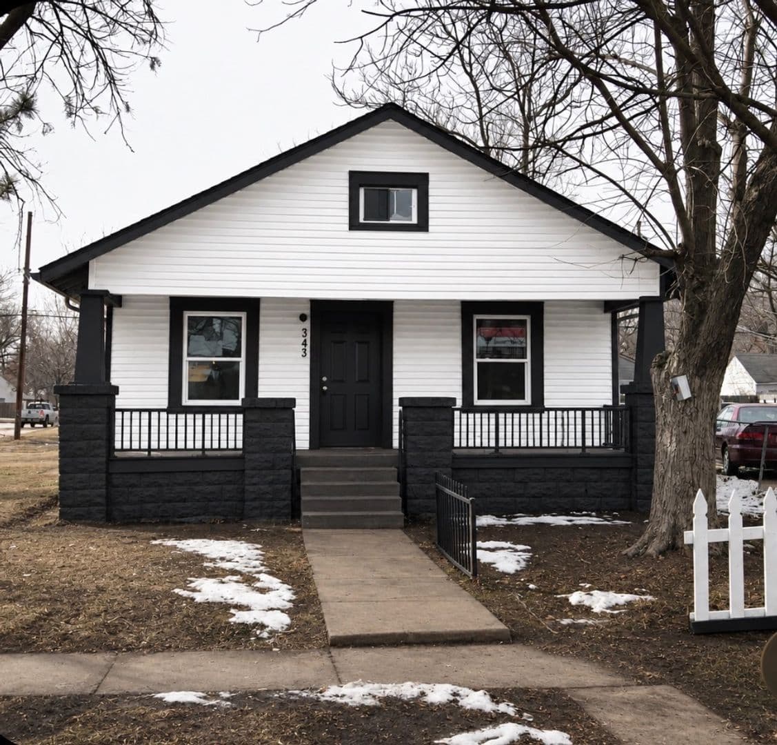 Wichita House: 1747 S Santa Fe Ave