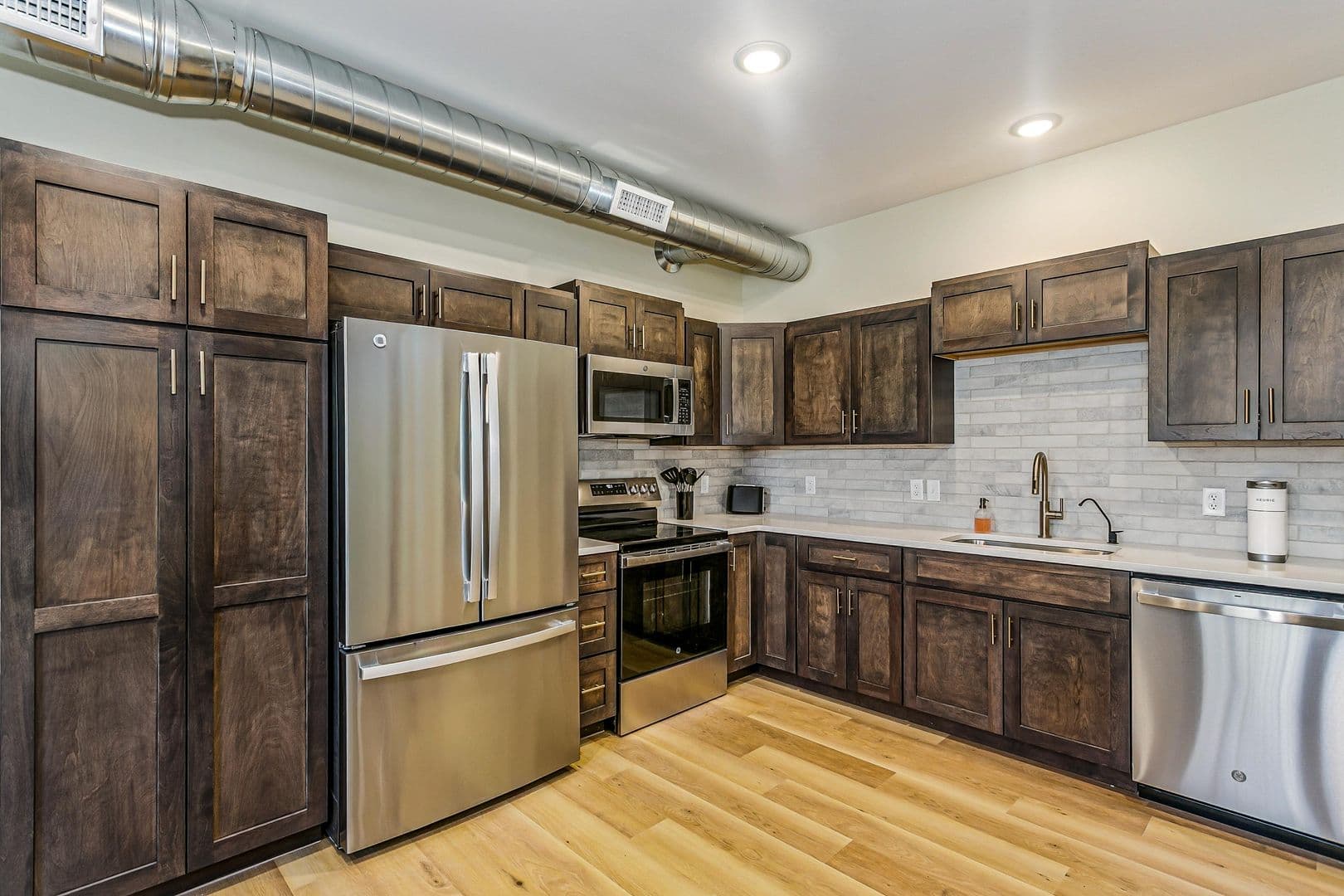 Wichita Apartment: 213-215 S Hydraulic Ave