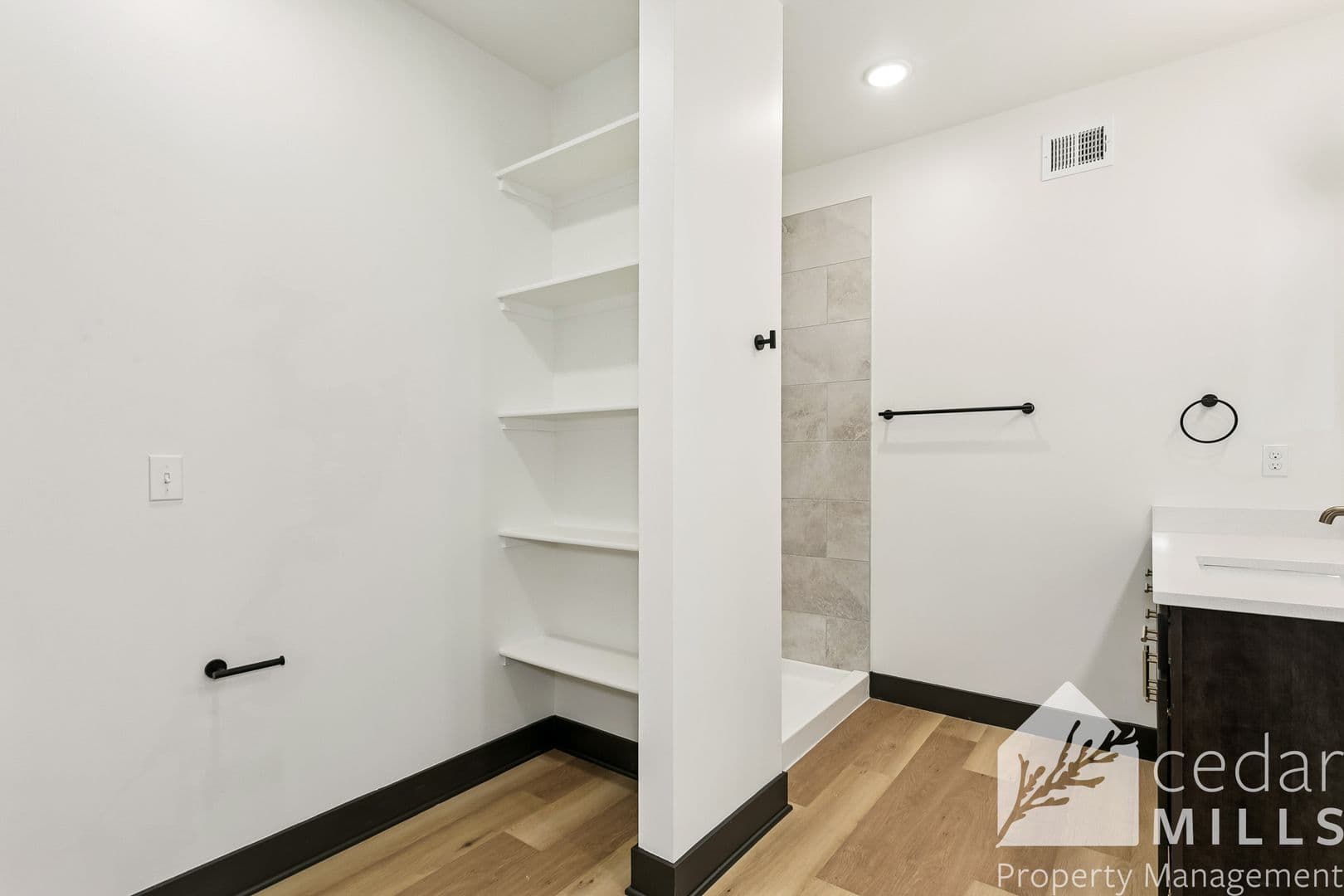 Wichita Apartment: 3205 E English St