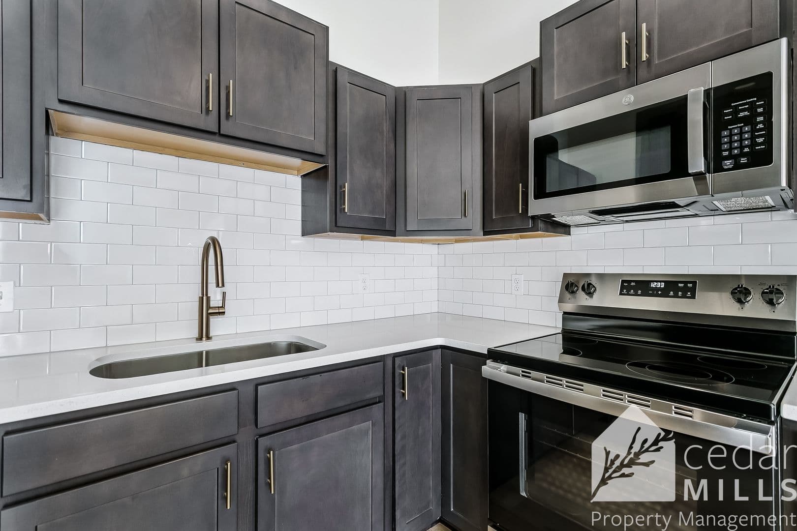 Wichita Apartment: 3205 E English St