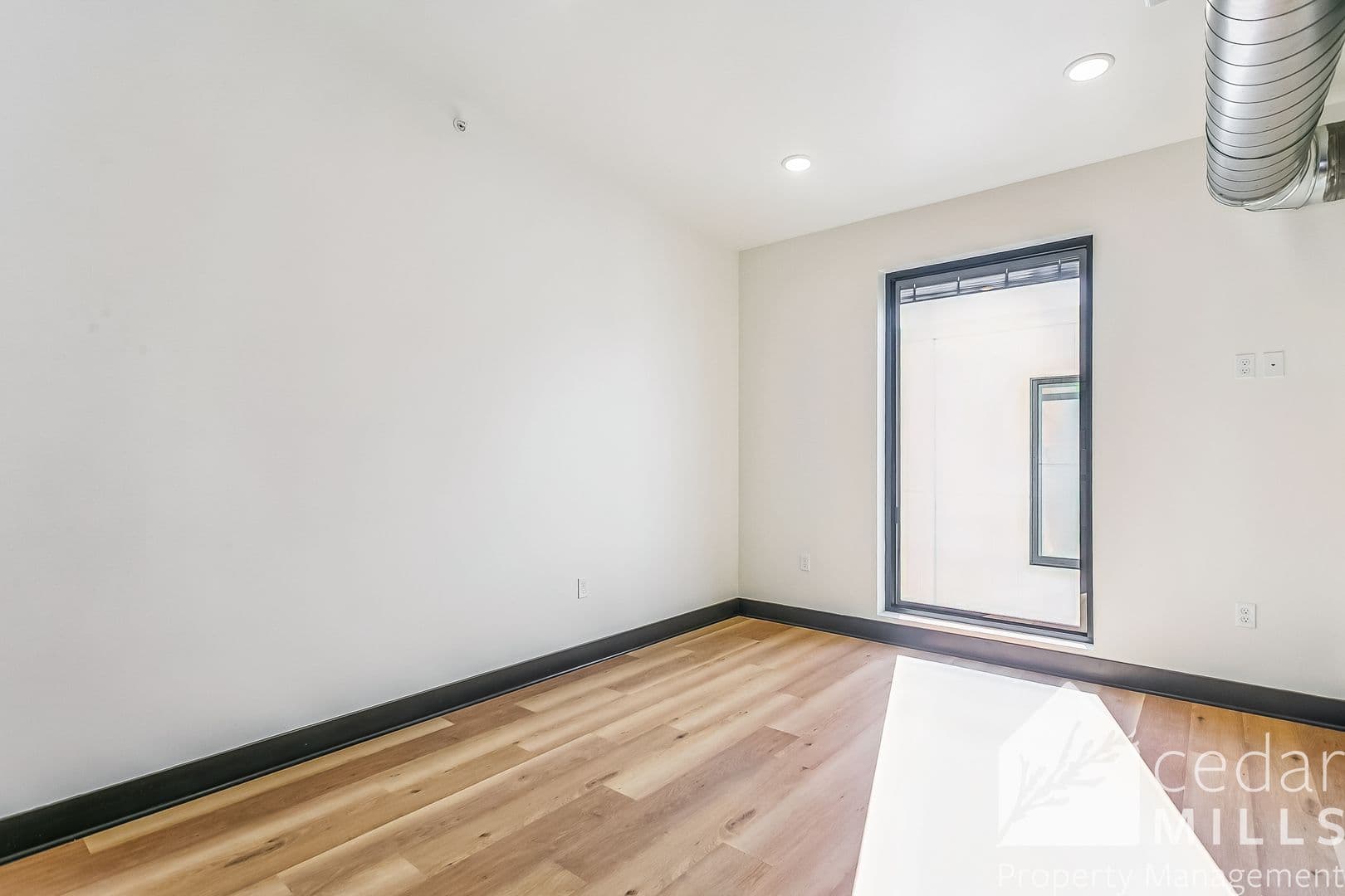 Wichita Apartment: 3205 E English St