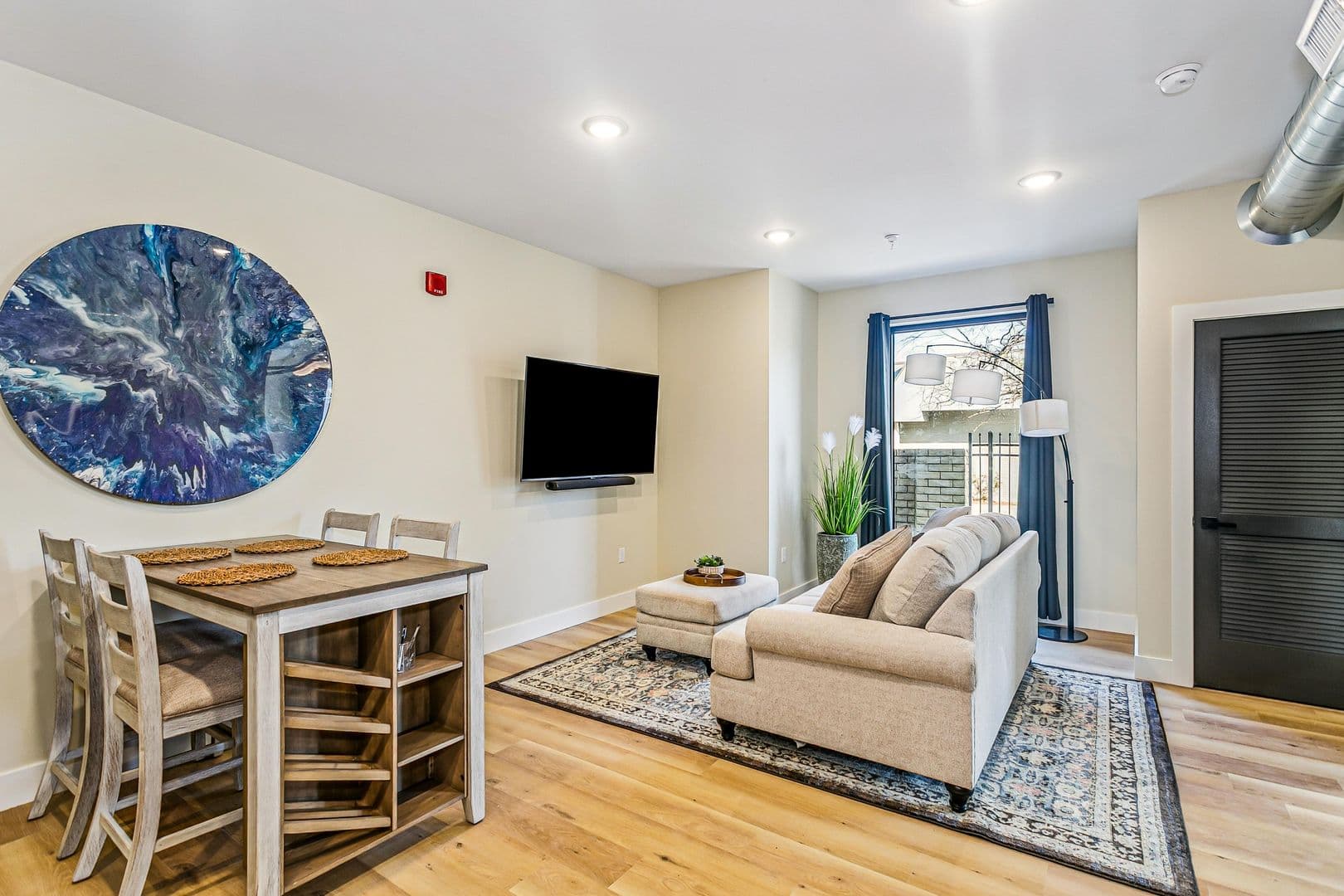 Wichita Apartment: 213-215 S Hydraulic Ave
