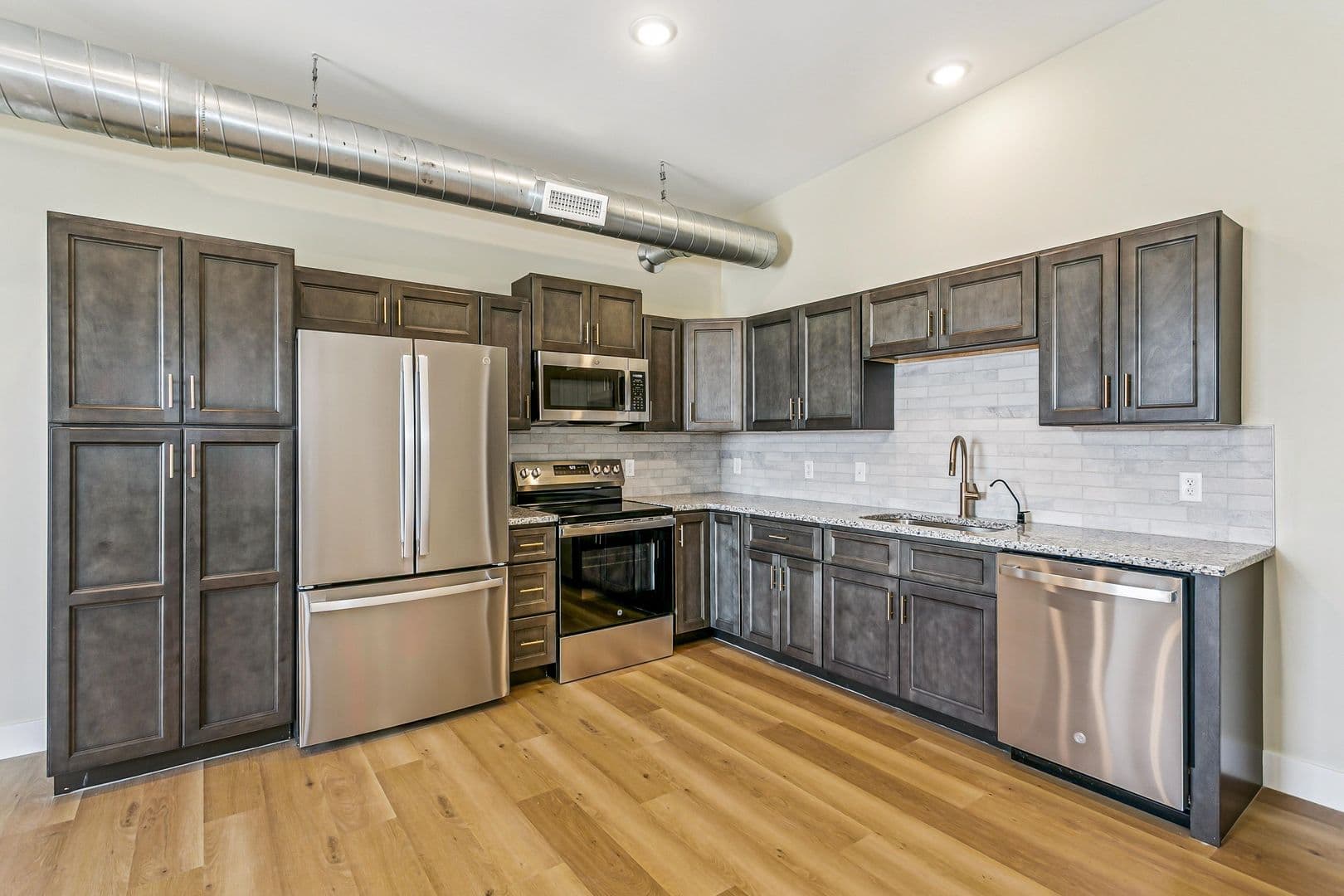 Wichita Apartment: 213-215 S Hydraulic Ave