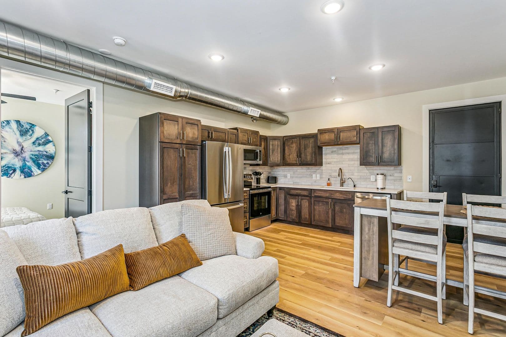 Wichita Apartment: 213-215 S Hydraulic Ave