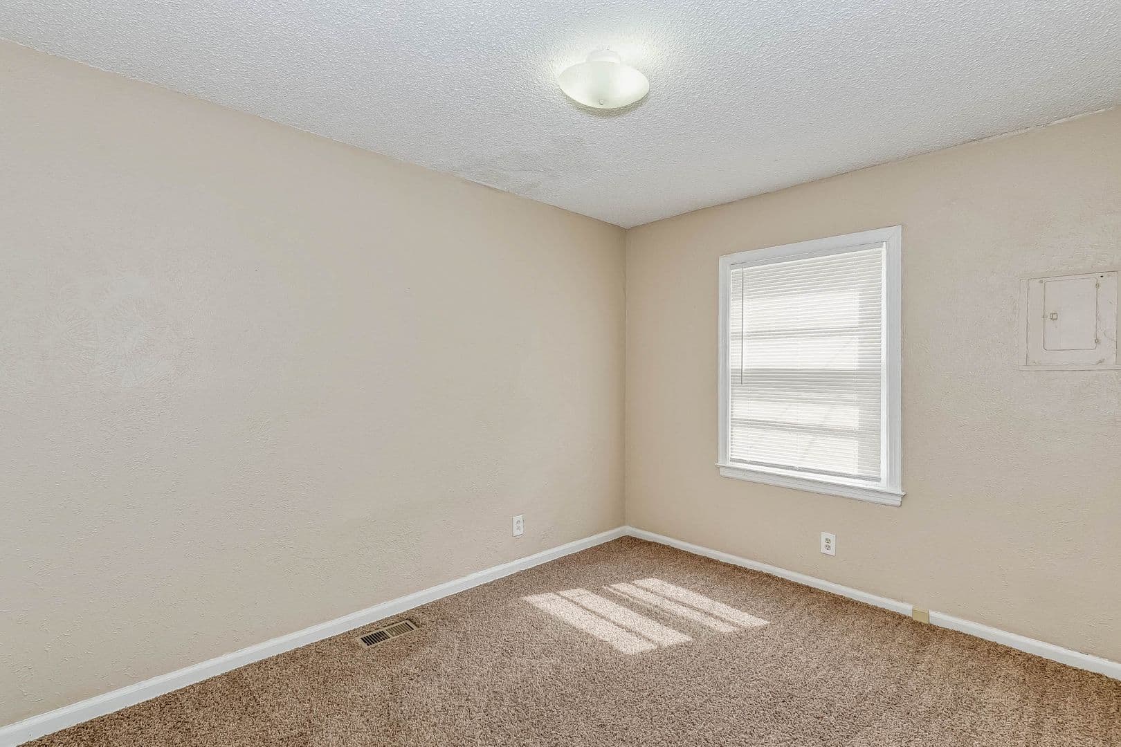 Wichita Apartment: 1728 N. Hillside