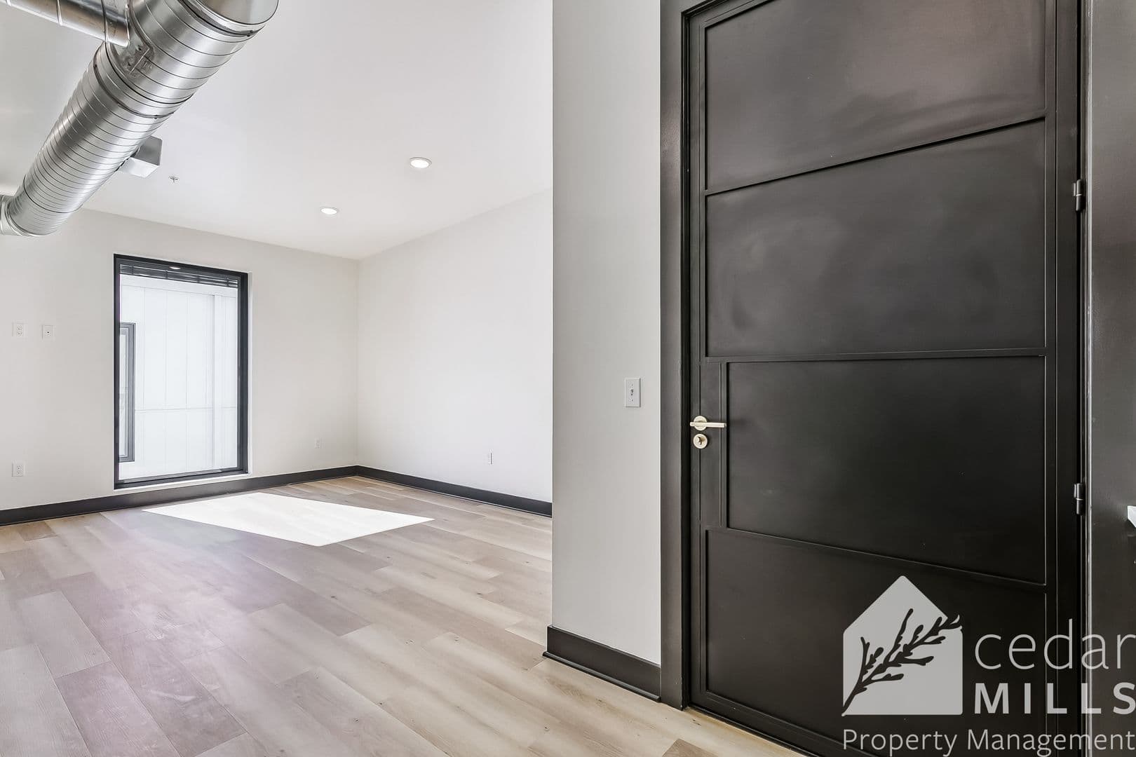 Wichita Apartment: 3205 E English St