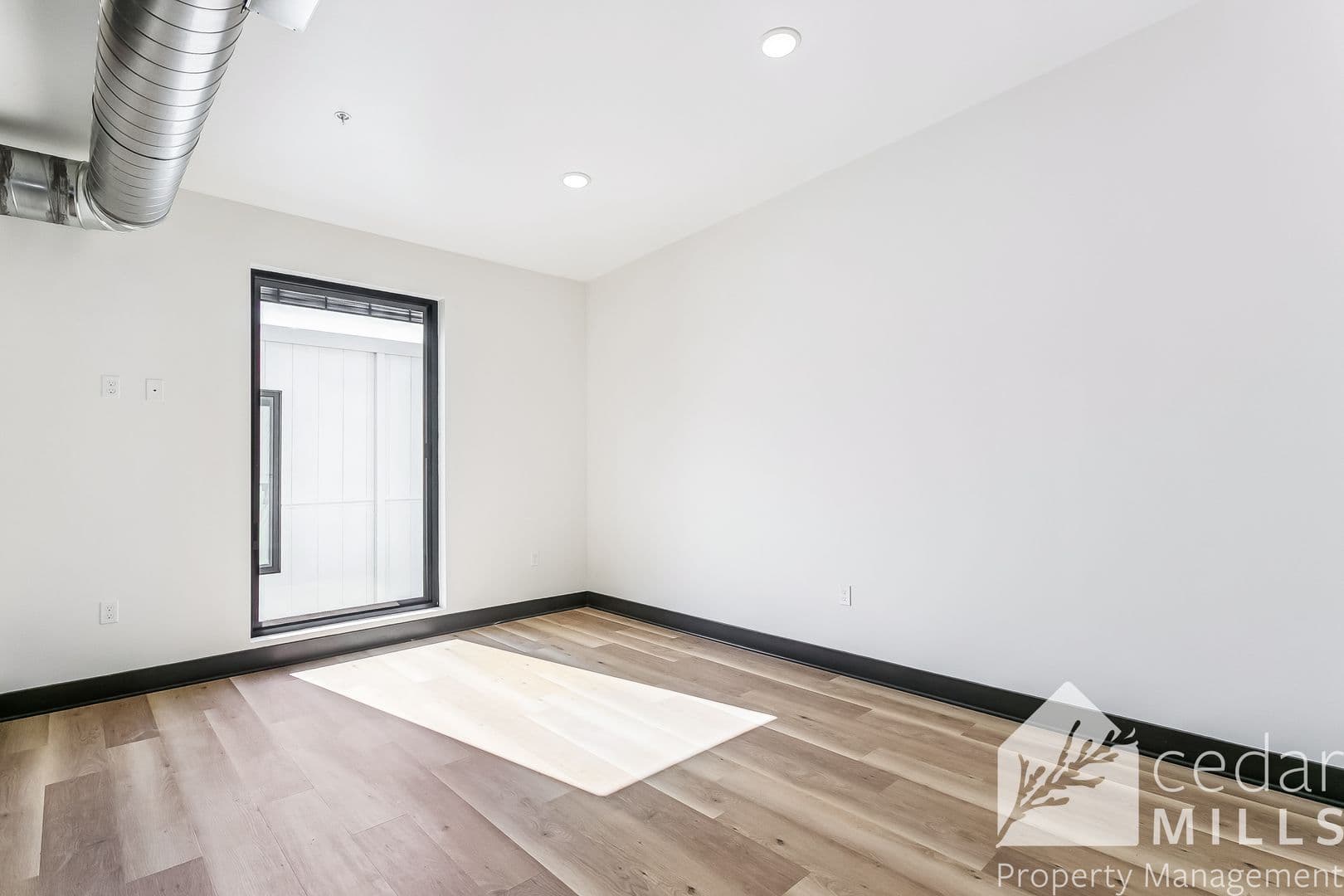 Wichita Apartment: 3205 E English St