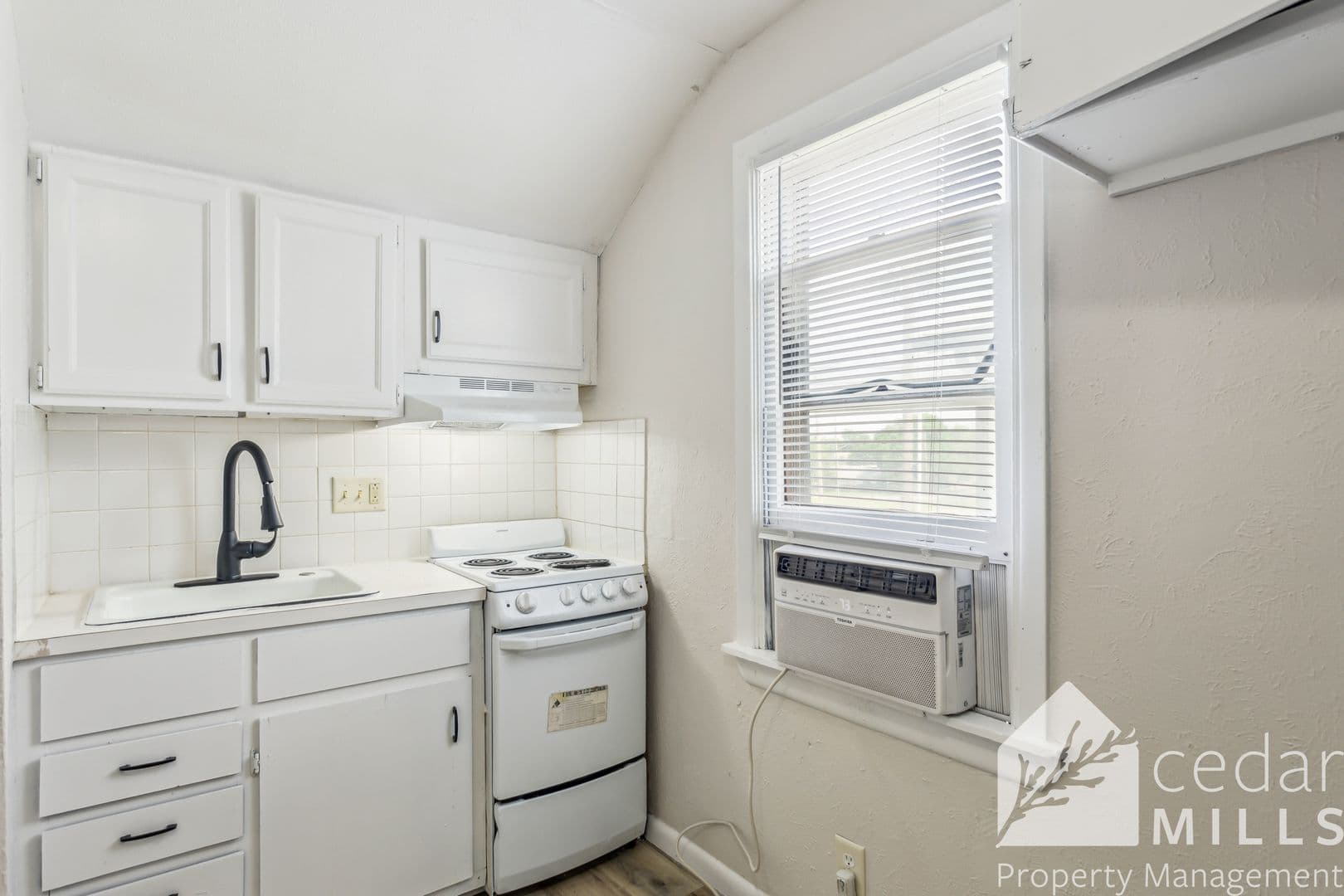 Wichita Apartment: 1728 N. Hillside