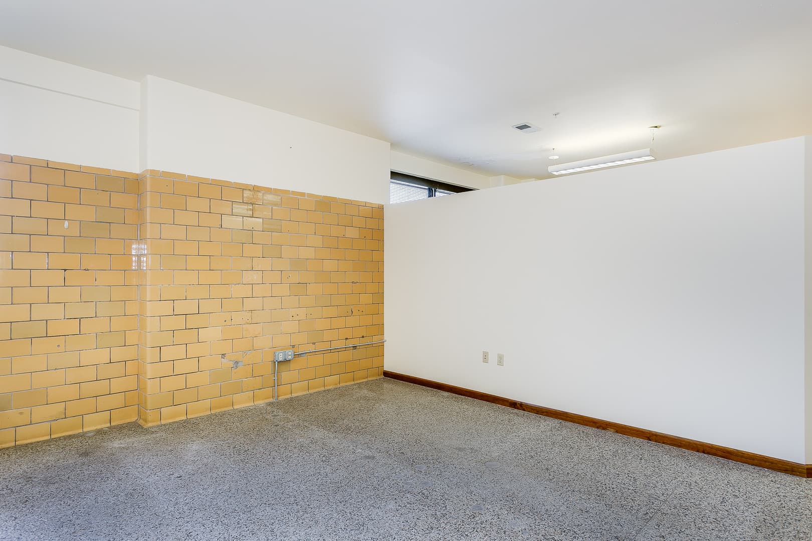 Wichita Apartment: 1220 E. Kellogg