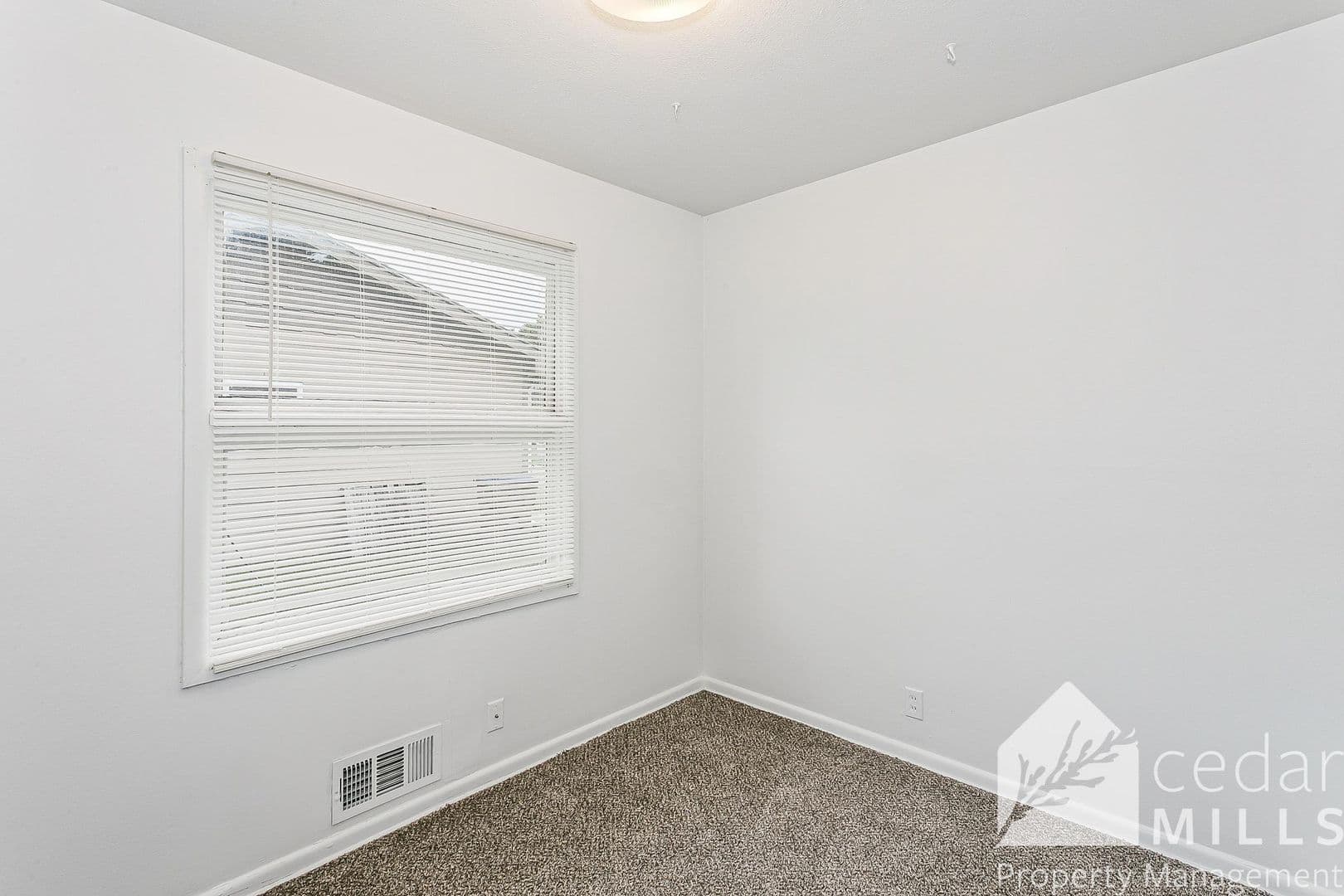 Park City House: 1422 E Cloverdale Dr