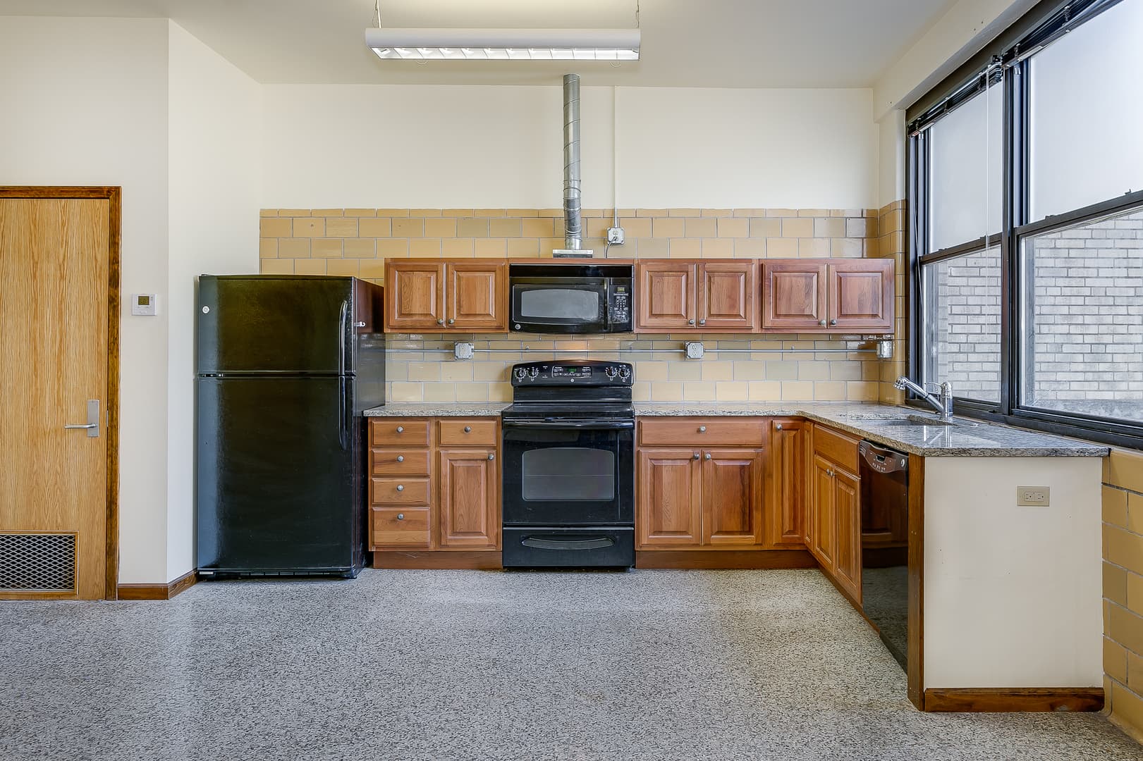 Wichita Apartment: 1220 E. Kellogg