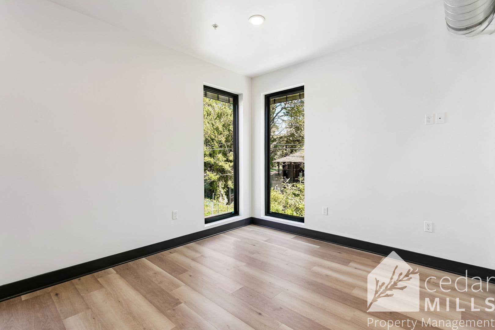 Wichita Apartment: 3205 E English St