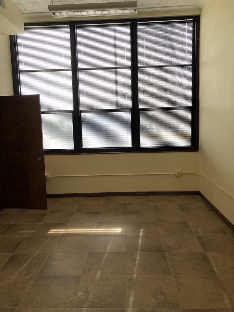 Wichita Apartment: 1220 E. Kellogg