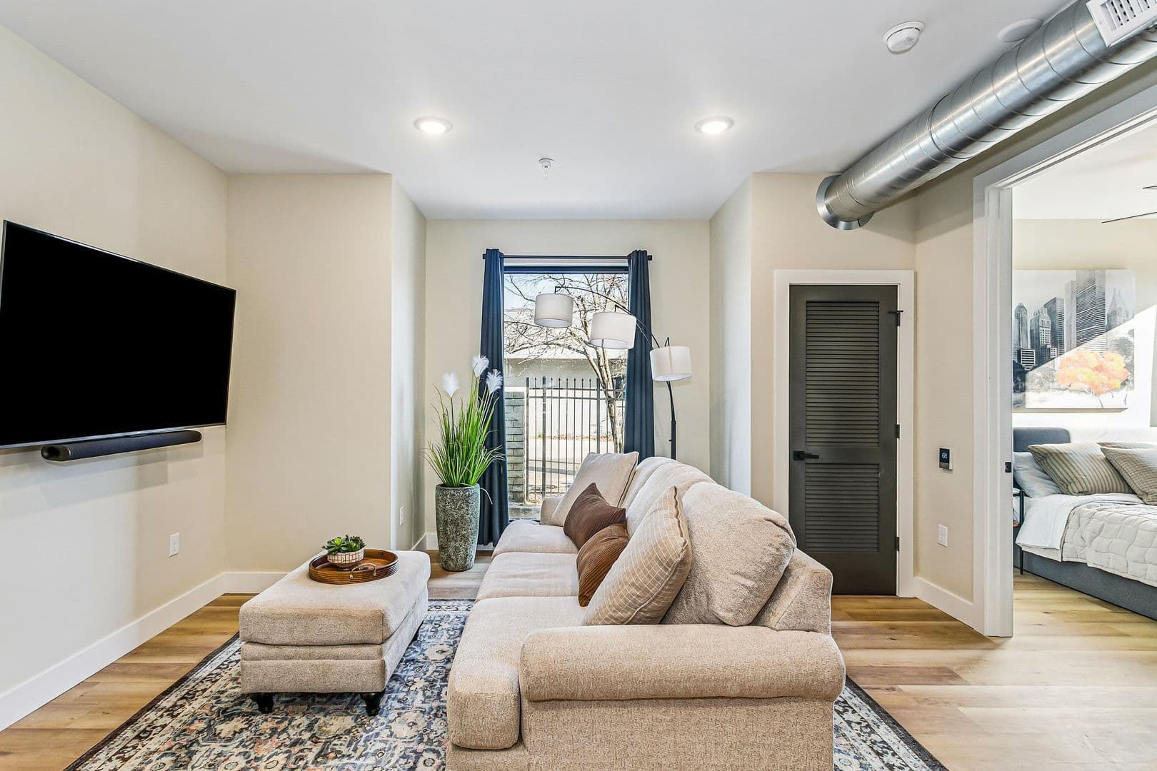 Wichita Apartment: 213-215 S Hydraulic Ave