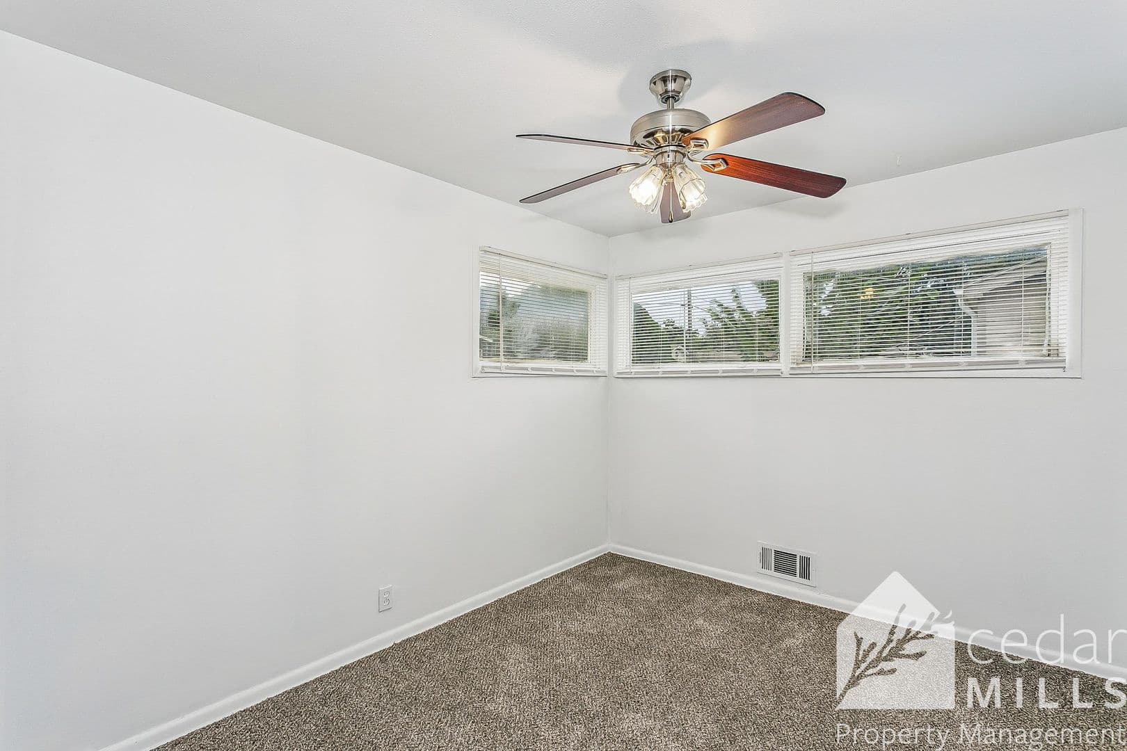 Park City House: 1422 E Cloverdale Dr