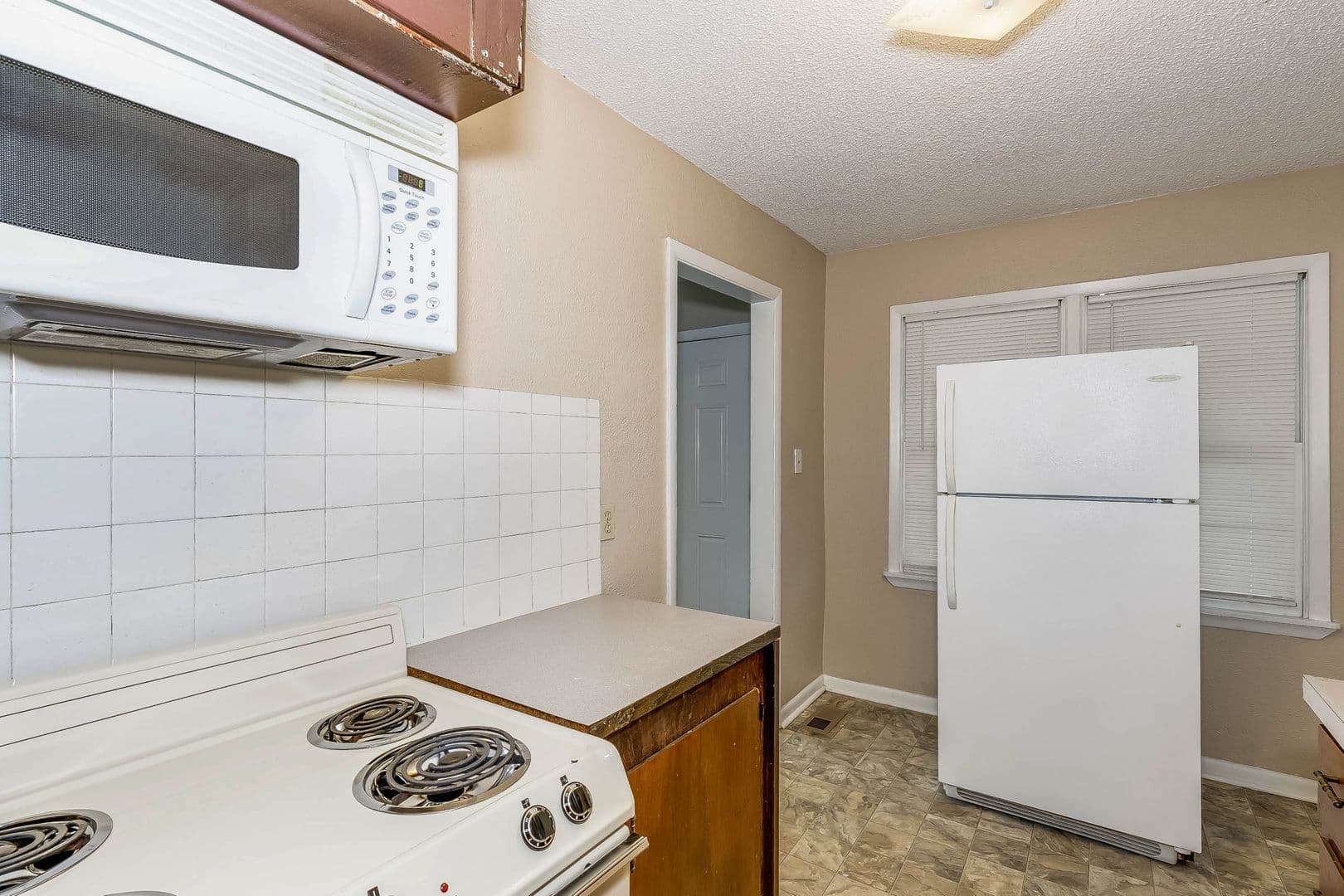 Wichita Apartment: 1728 N. Hillside