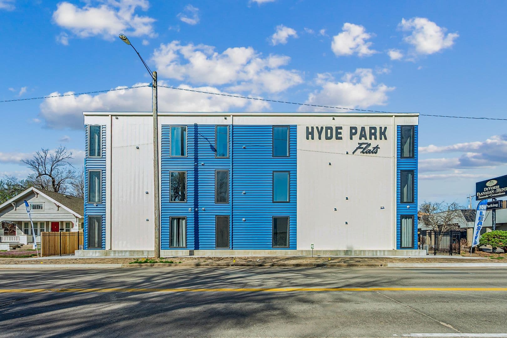 Wichita Apartment: 213-215 S Hydraulic Ave