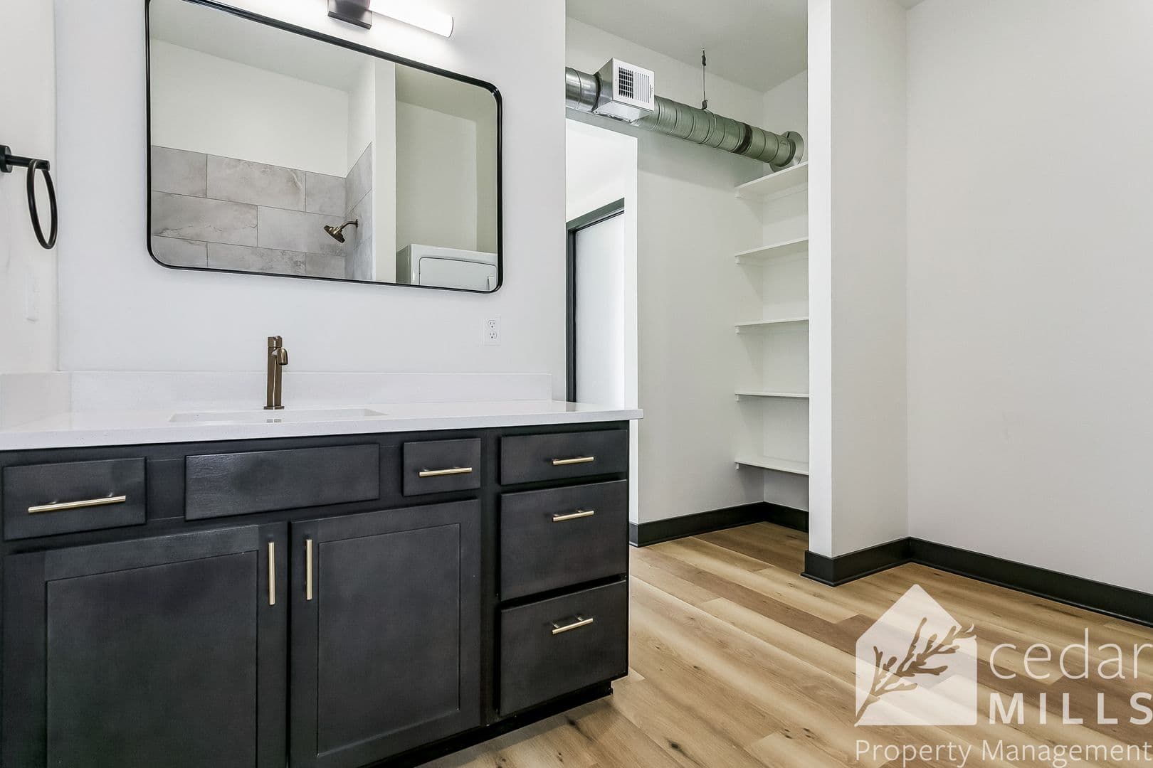 Wichita Apartment: 3205 E English St