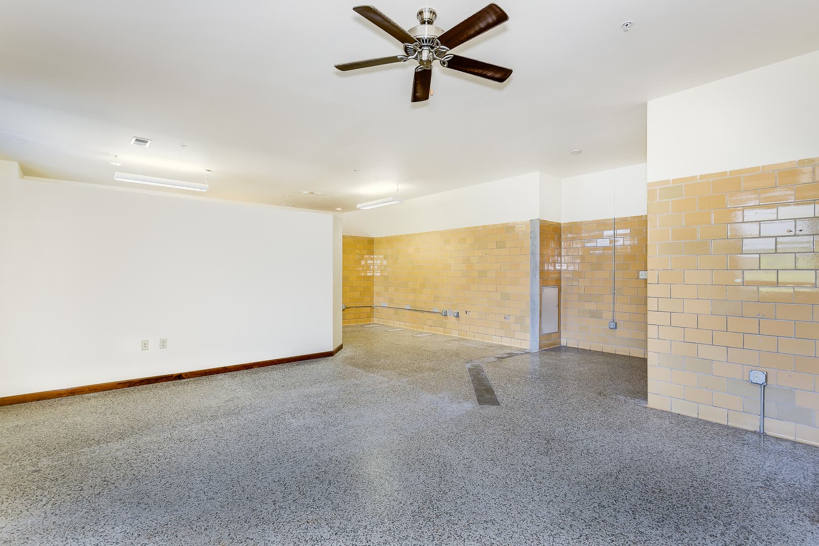 Wichita Apartment: 1220 E. Kellogg