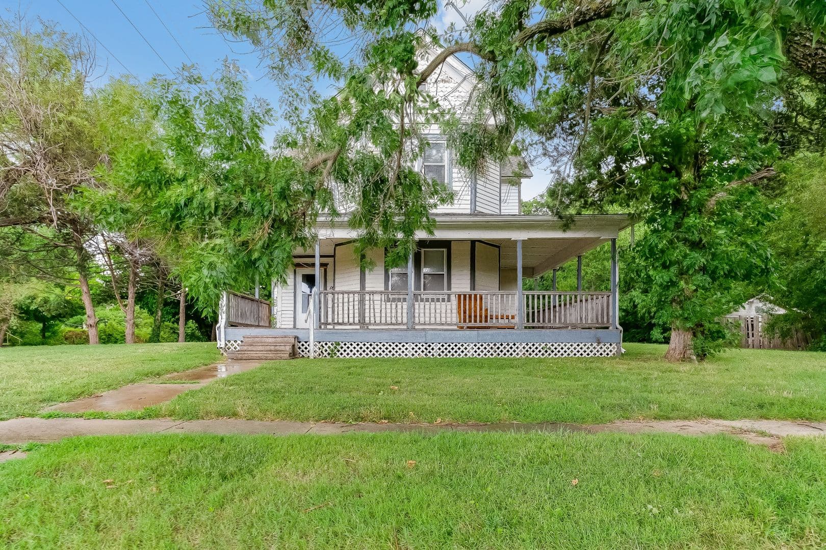 Wichita Apartment: 1656 N. Holyoke