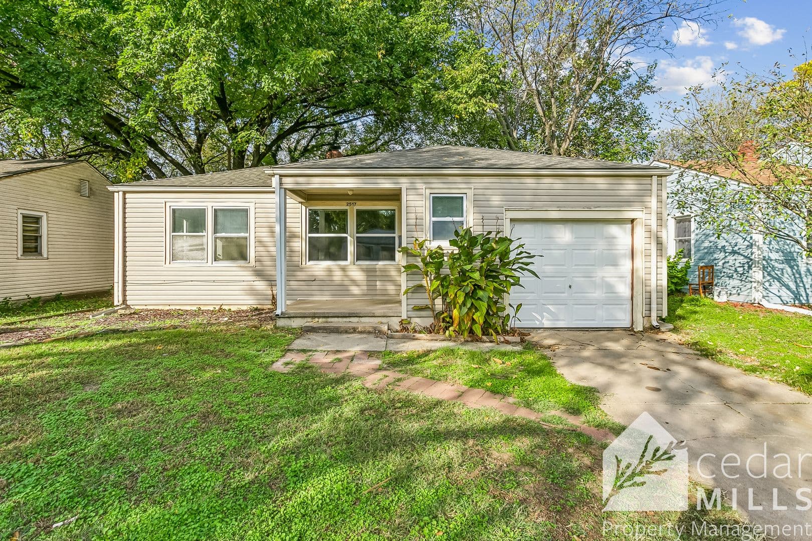 Wichita House: 2517 S Victoria Ave