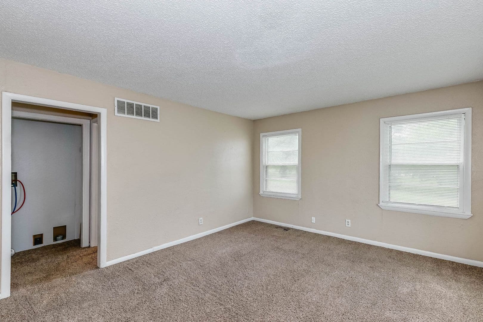 Wichita Apartment: 1728 N. Hillside