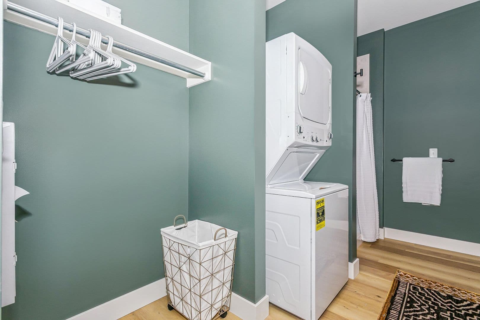 Wichita Apartment: 213-215 S Hydraulic Ave