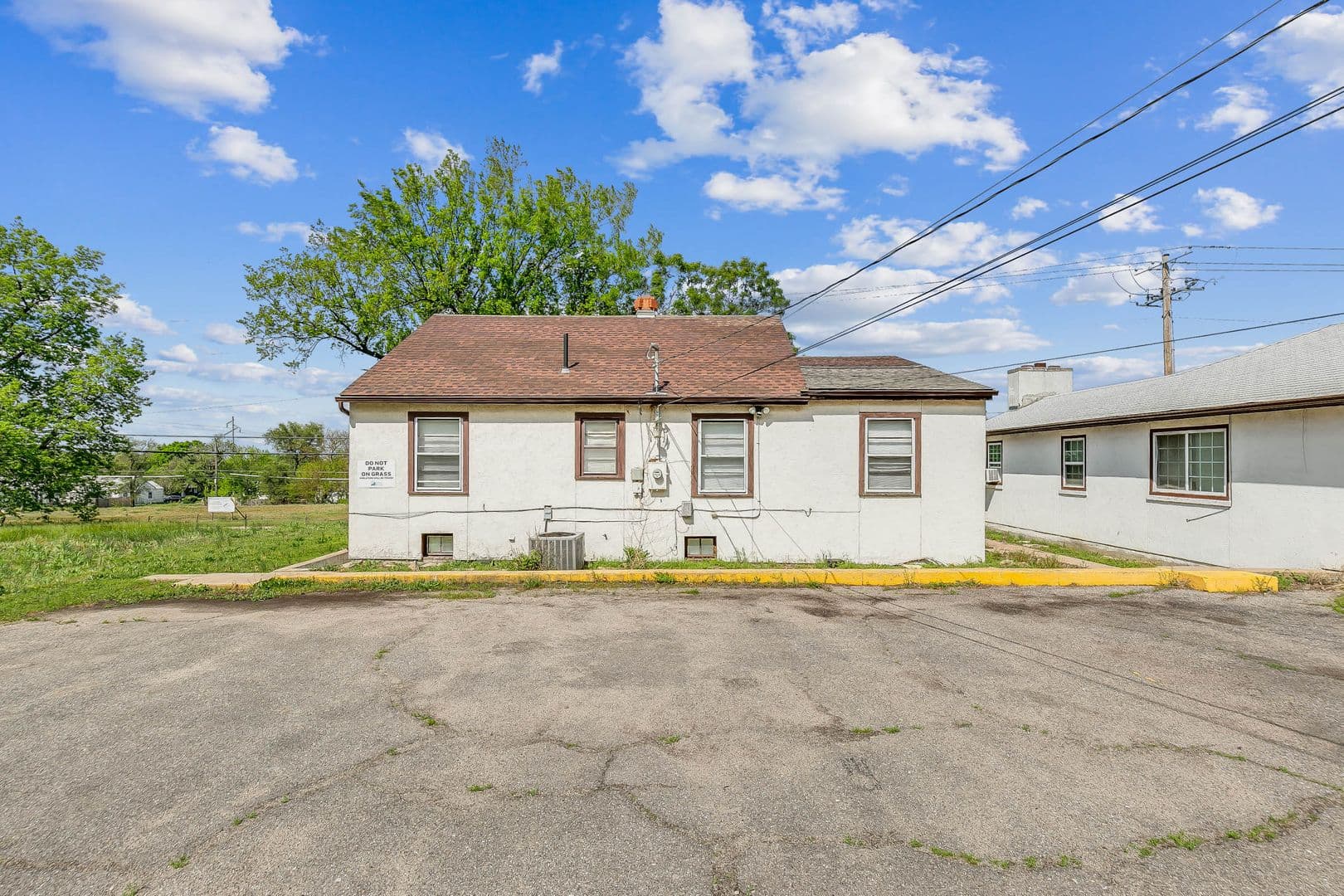 Wichita Apartment: 1728 N. Hillside