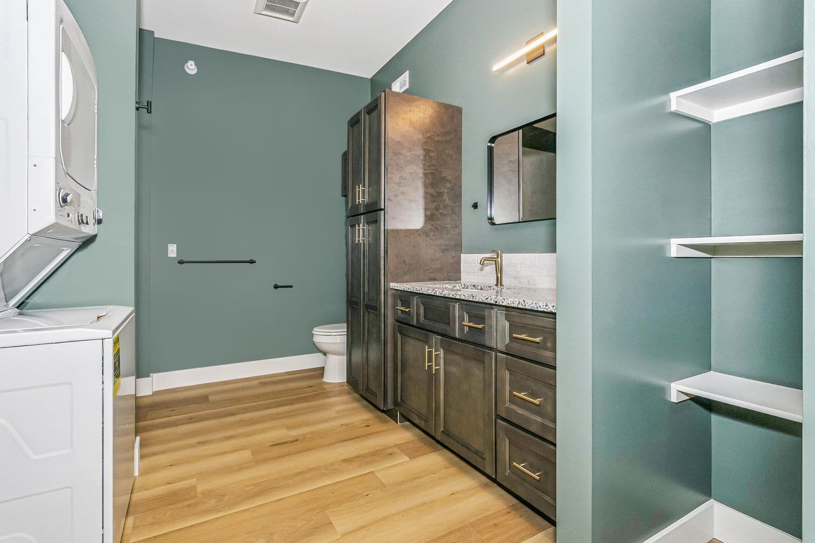 Wichita Apartment: 213-215 S Hydraulic Ave
