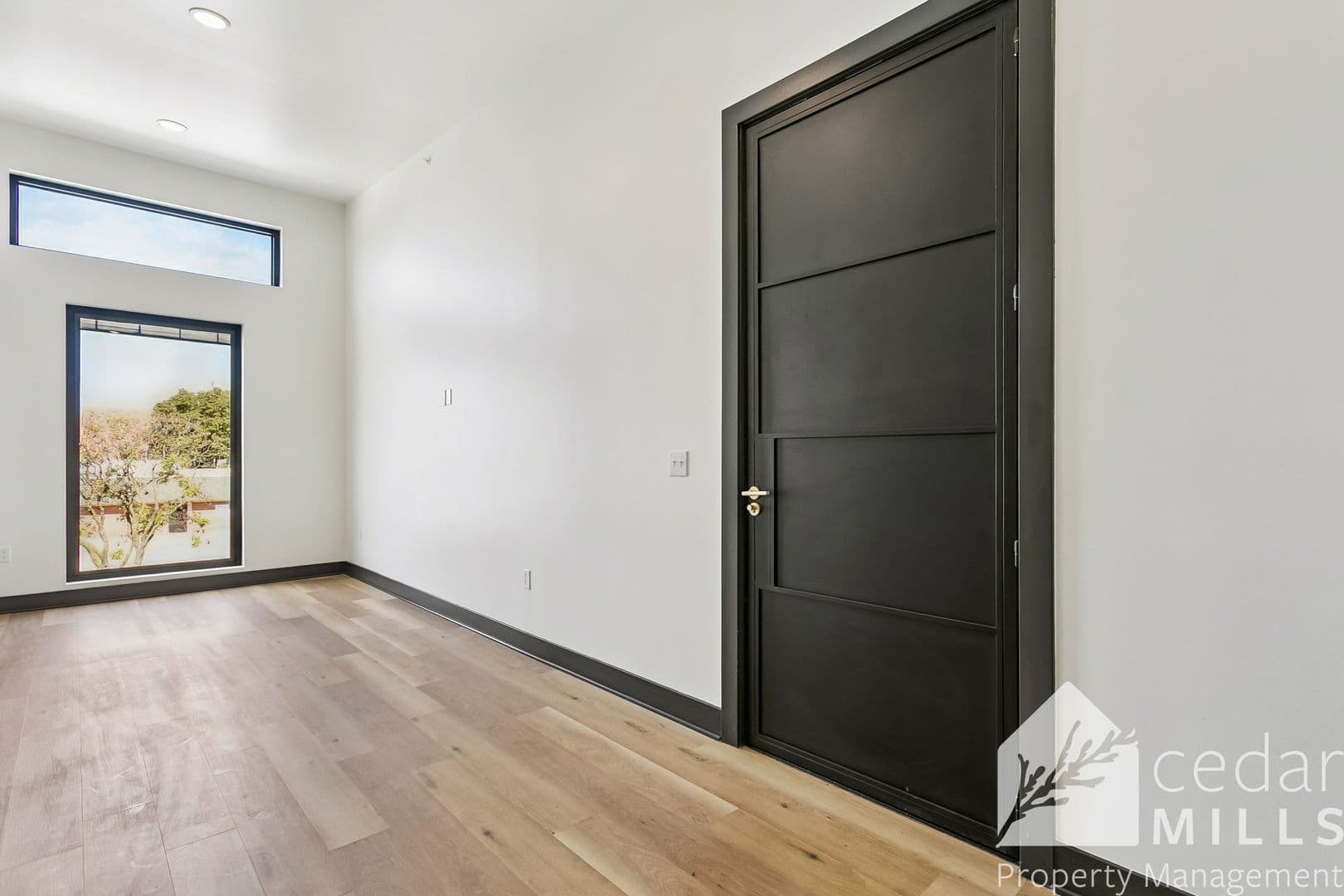 Wichita Apartment: 3205 E English St