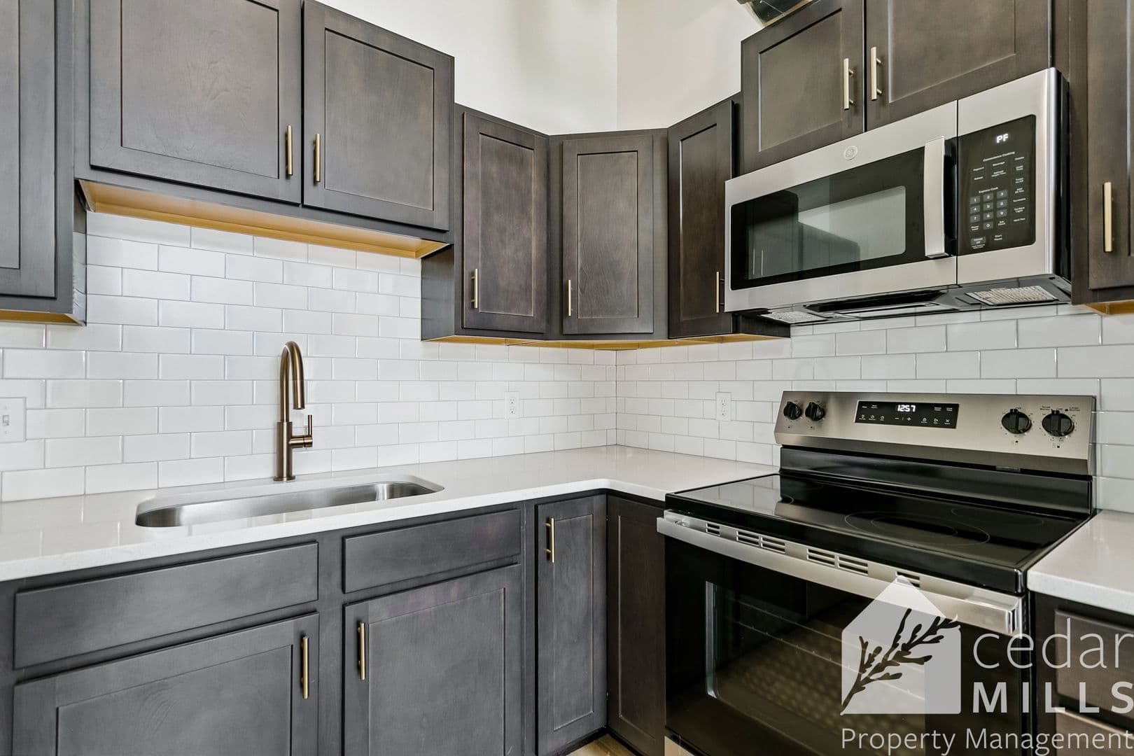 Wichita Apartment: 3205 E English St
