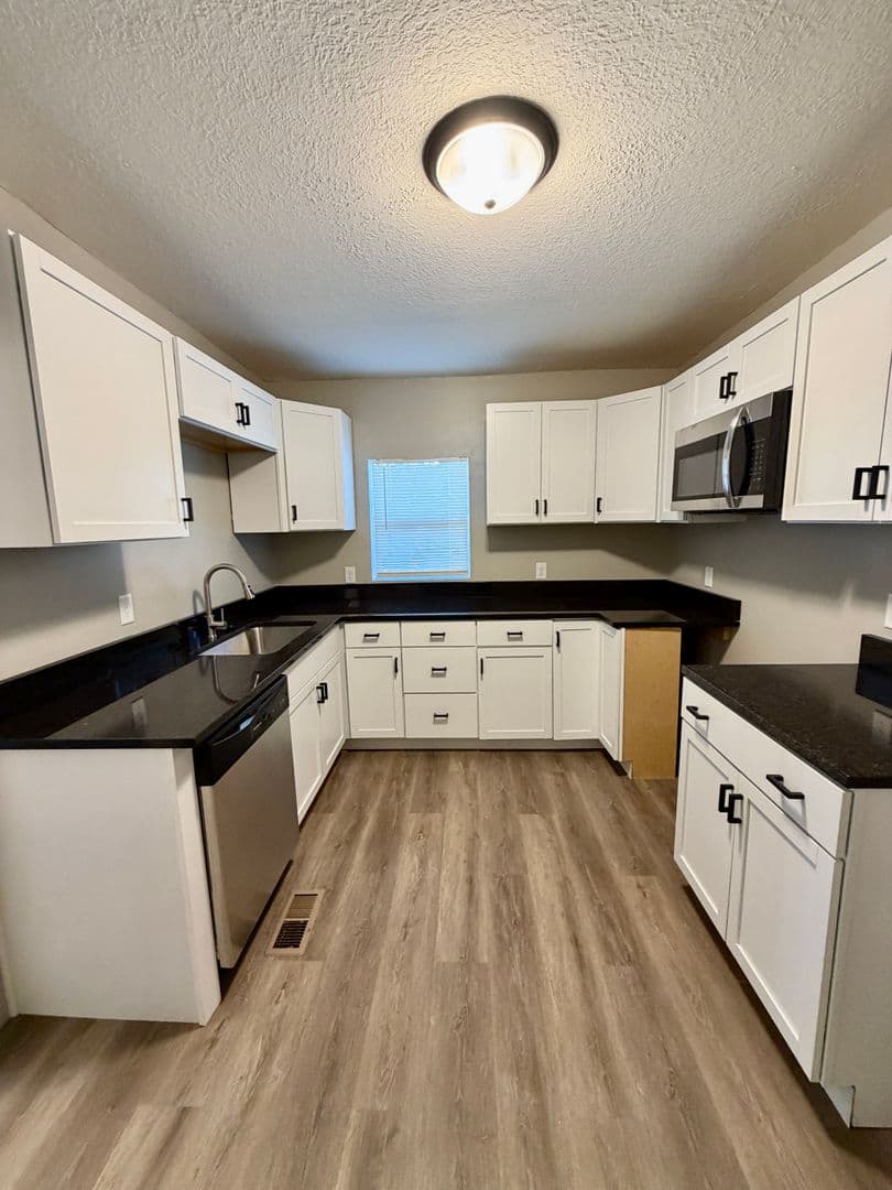 Wichita House: 1747 S Santa Fe Ave