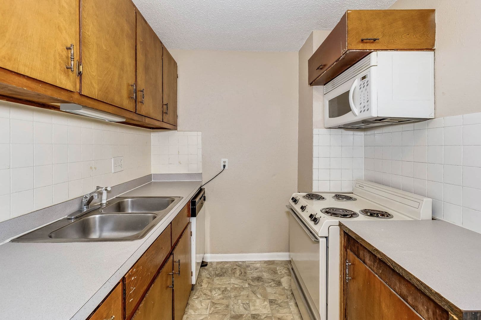 Wichita Apartment: 1728 N. Hillside