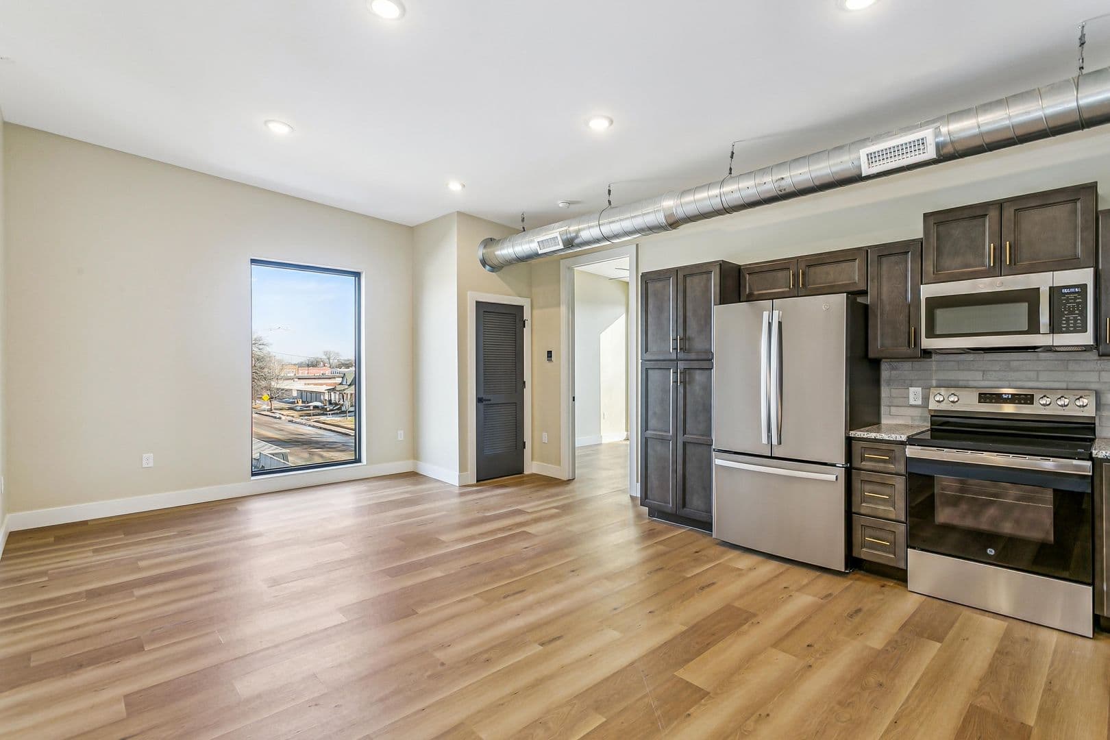 Wichita Apartment: 213-215 S Hydraulic Ave