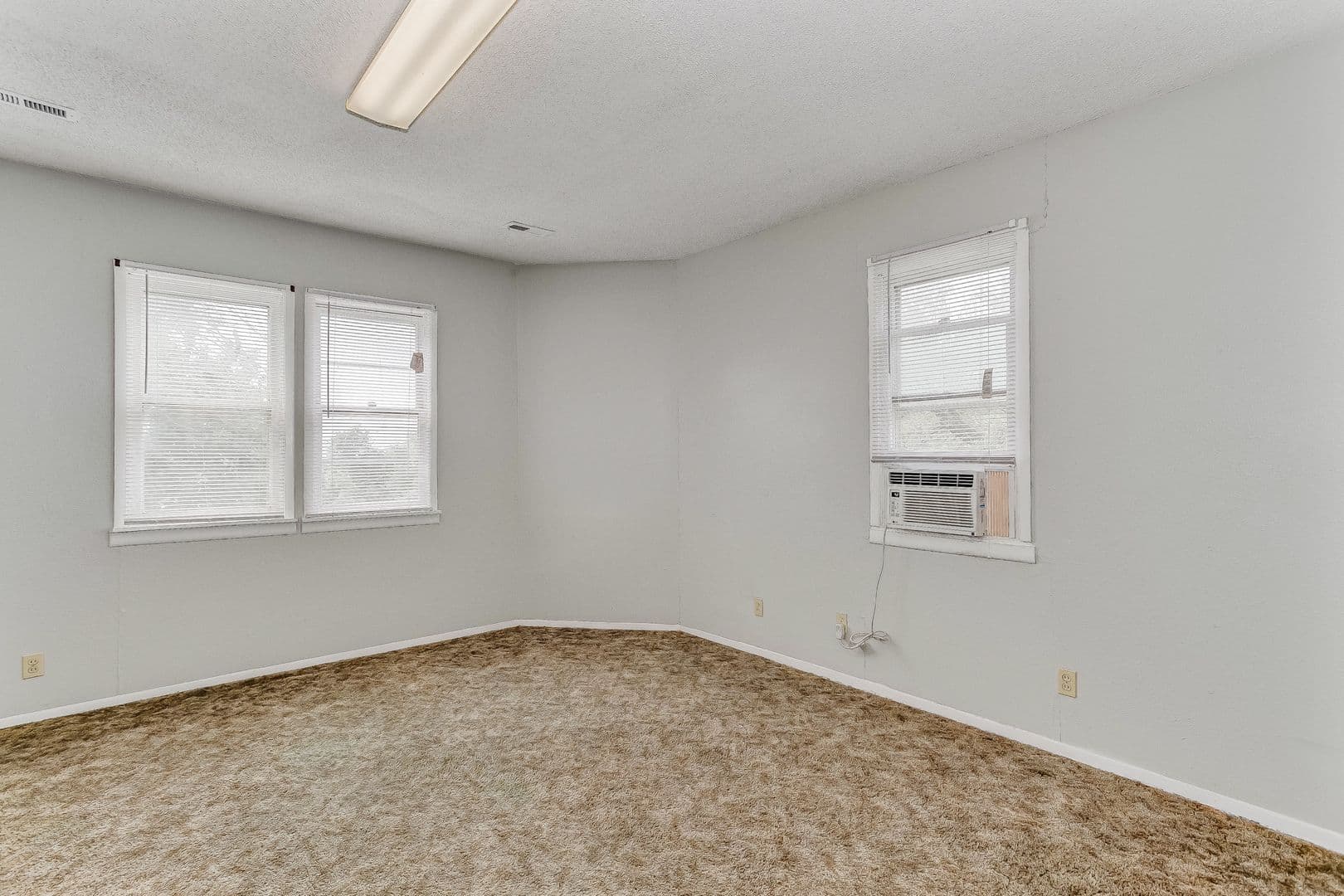 Wichita Apartment: 1656 N. Holyoke