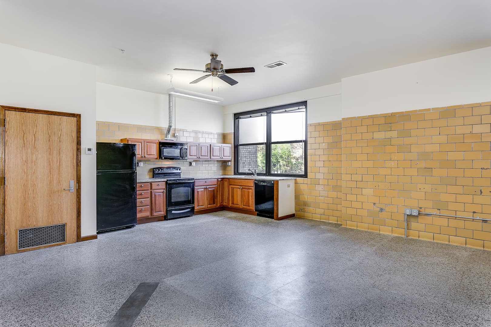 Wichita Apartment: 1220 E. Kellogg