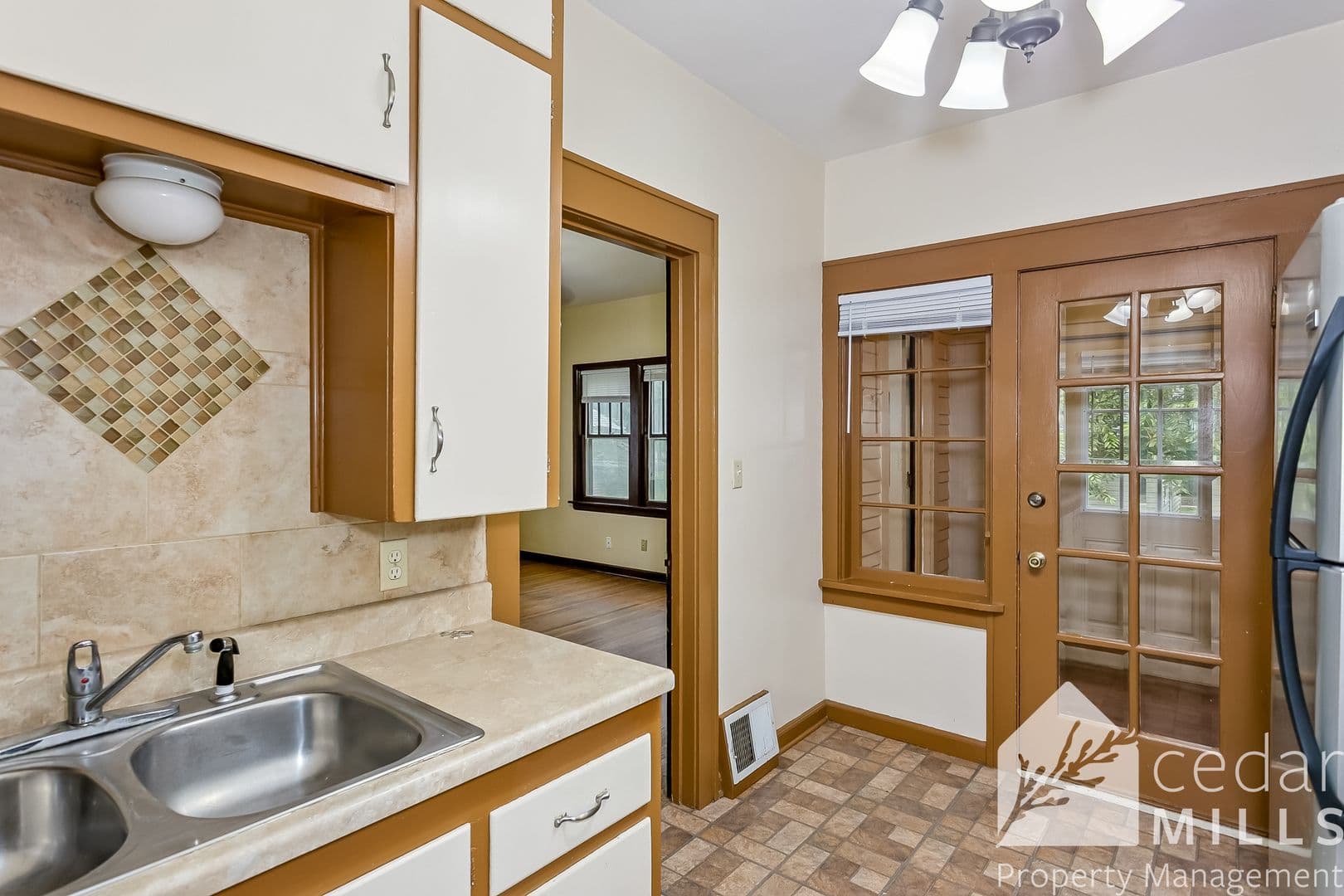 Wichita Apartment: 130 S Charles
