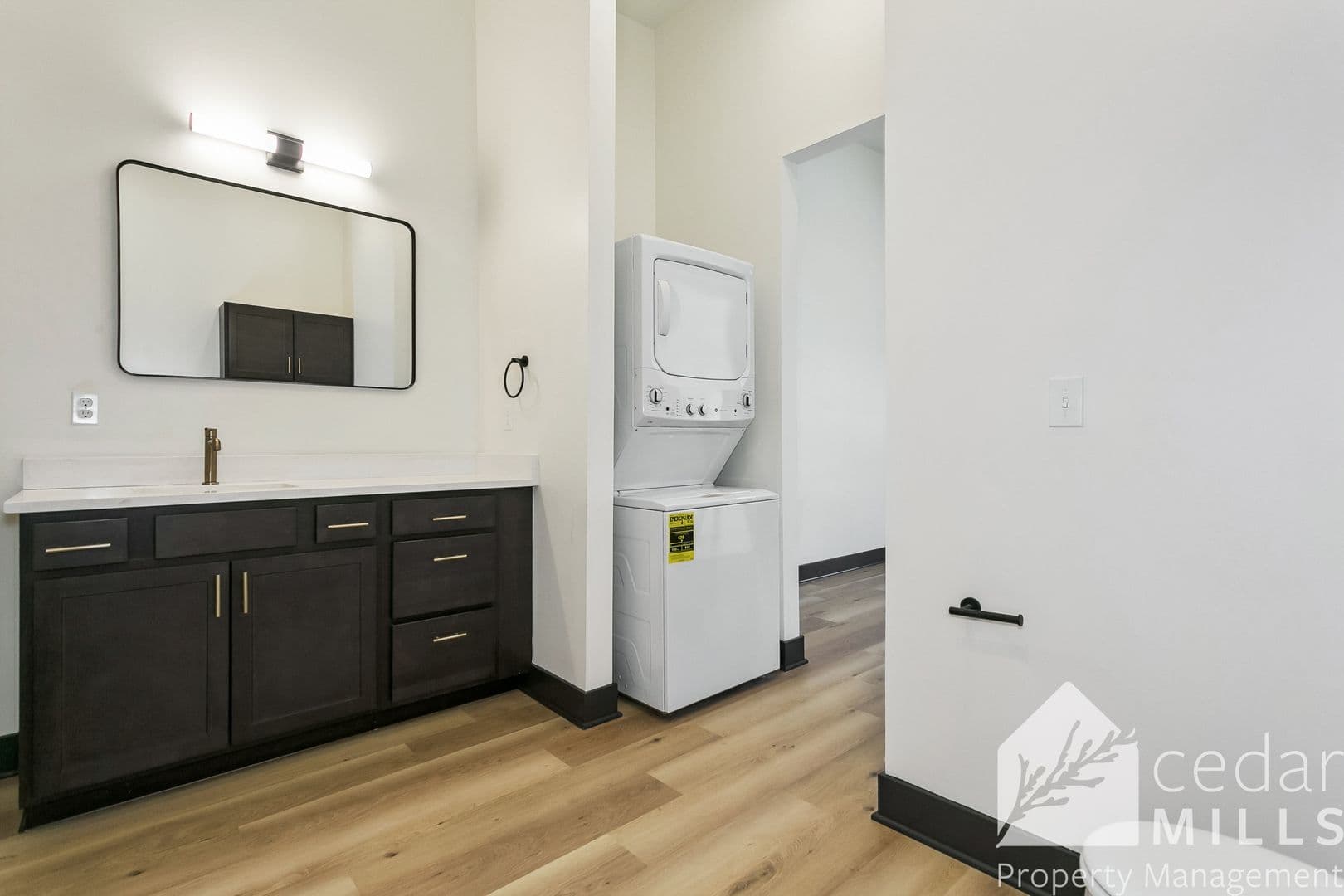 Wichita Apartment: 3205 E English St