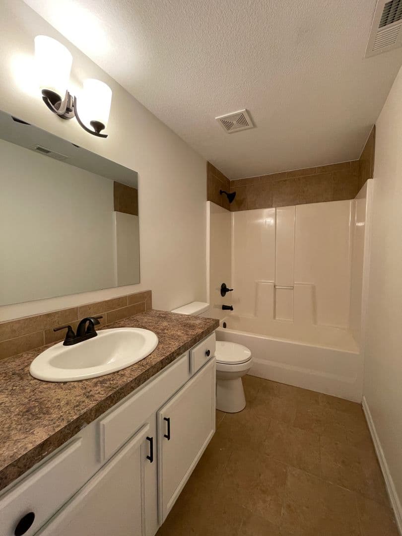 Wichita House: 12610 E Willowgreen