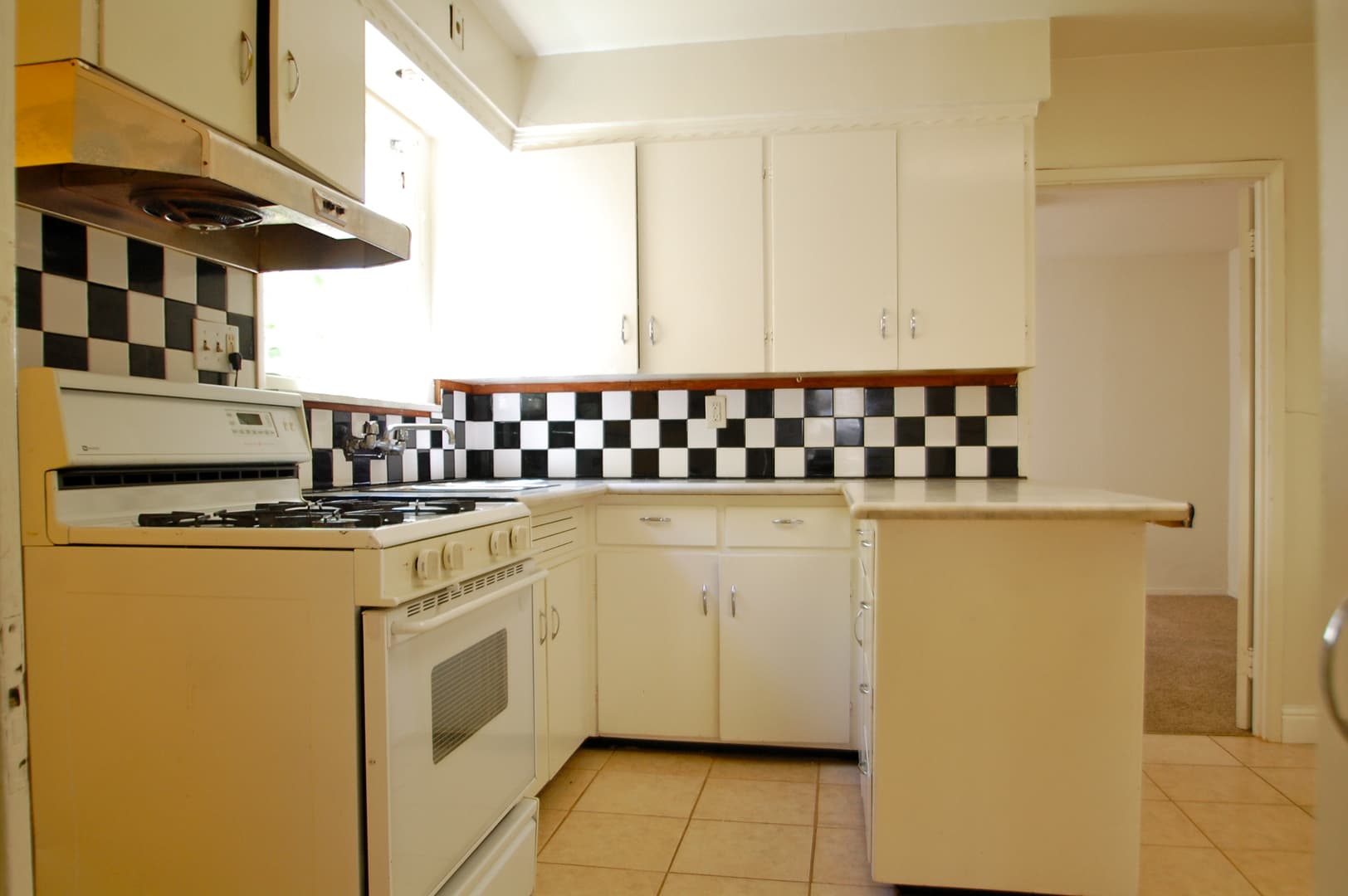 Berkeley Apartment: 2100 California St