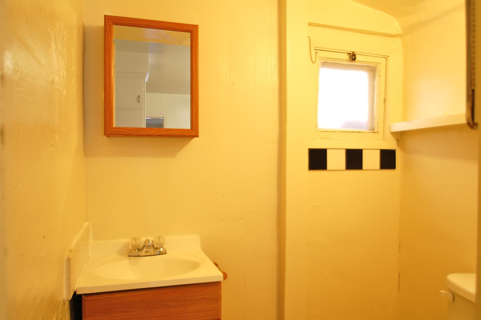 Berkeley Apartment: 2100 California St