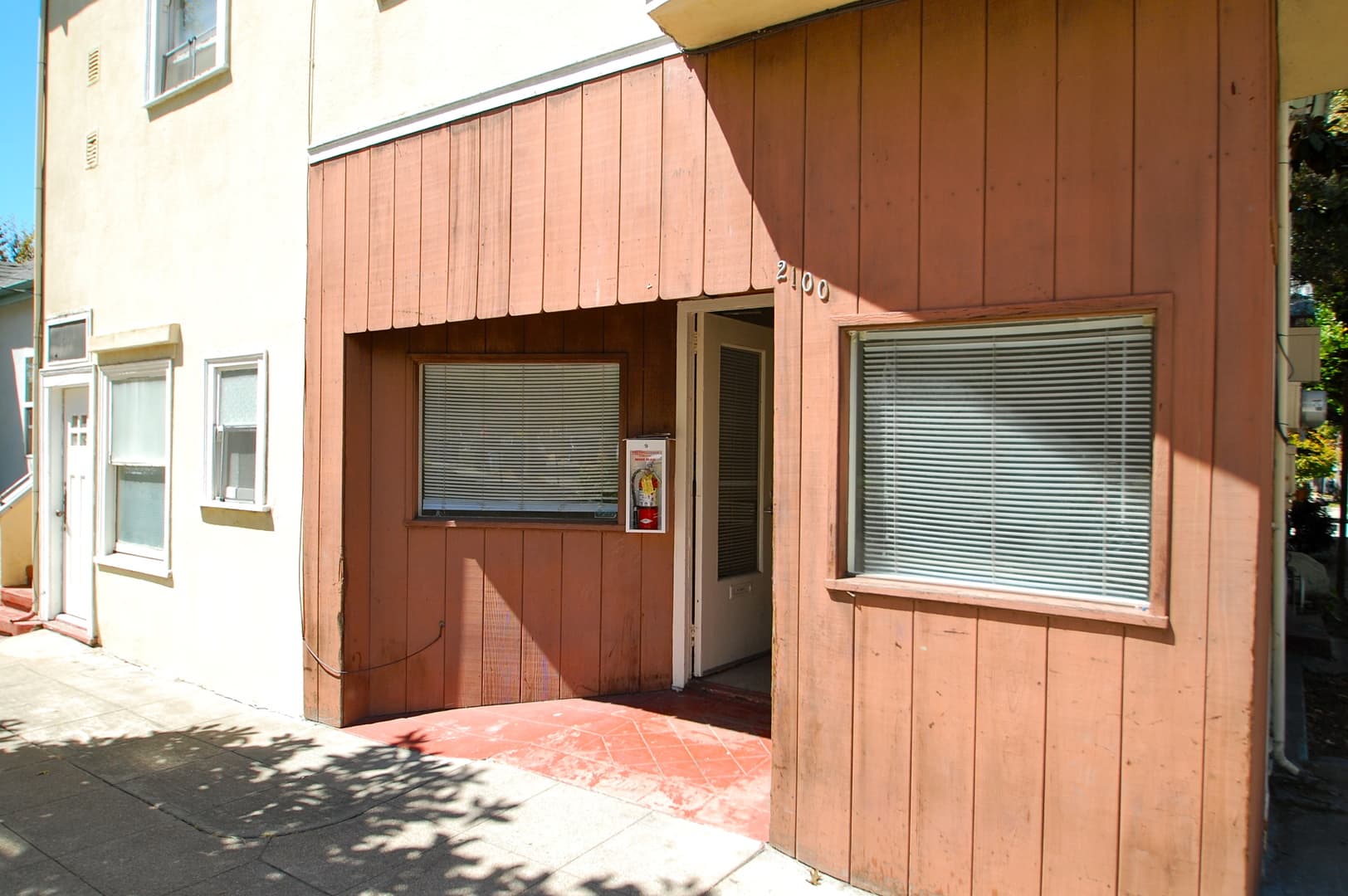 Berkeley Apartment: 2100 California St