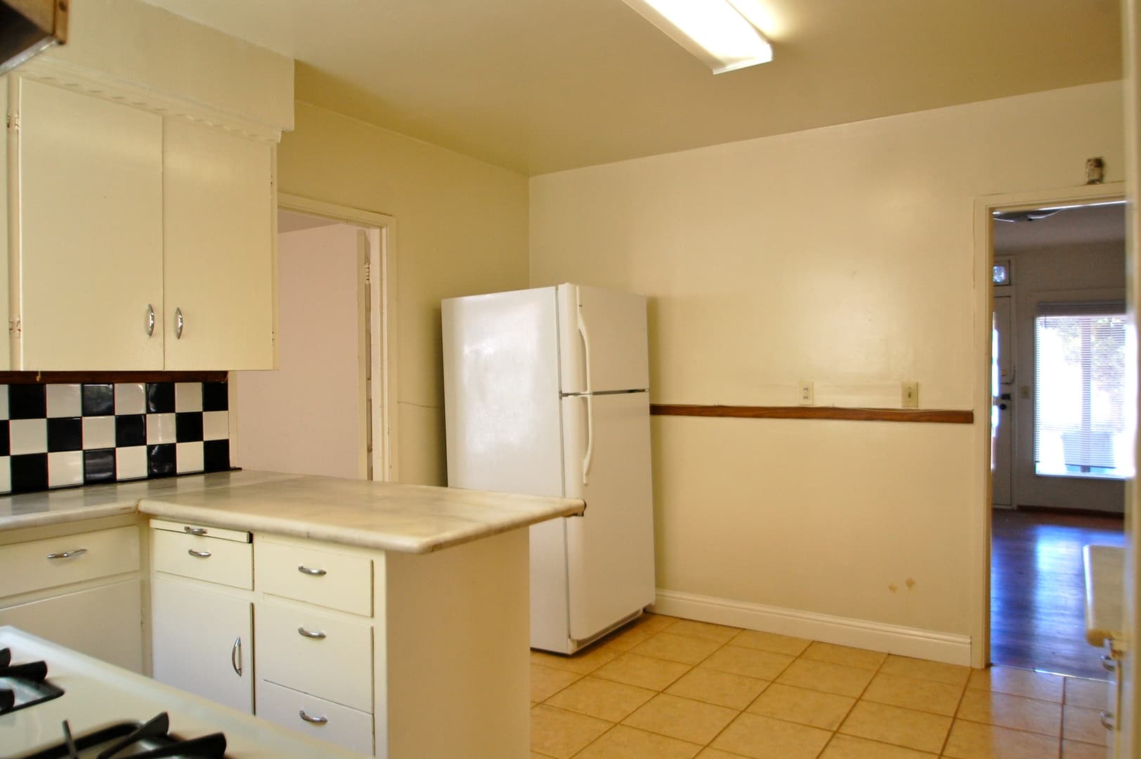 Berkeley Apartment: 2100 California St