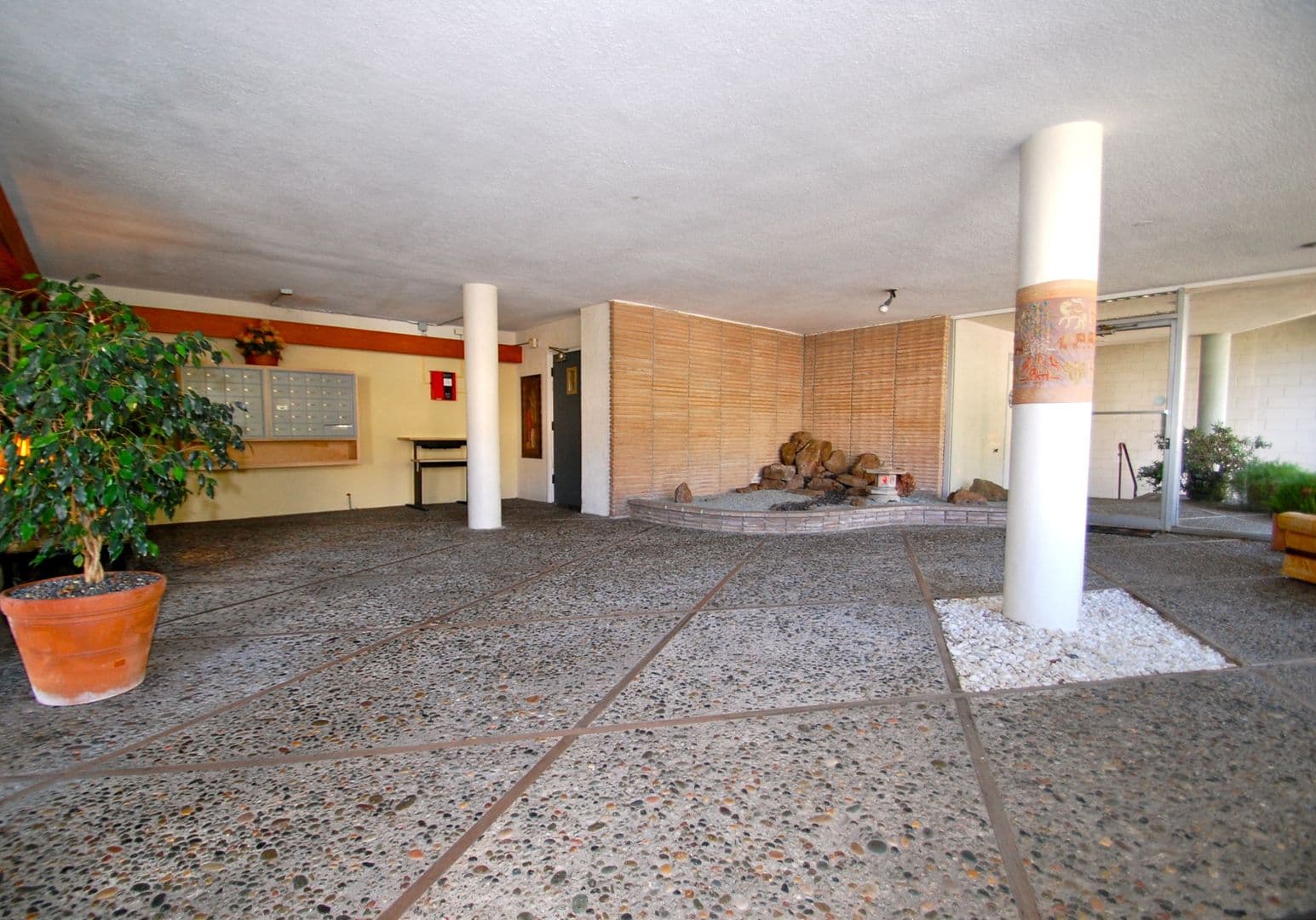 Oakland Apartment: 740 Oakland Avenue