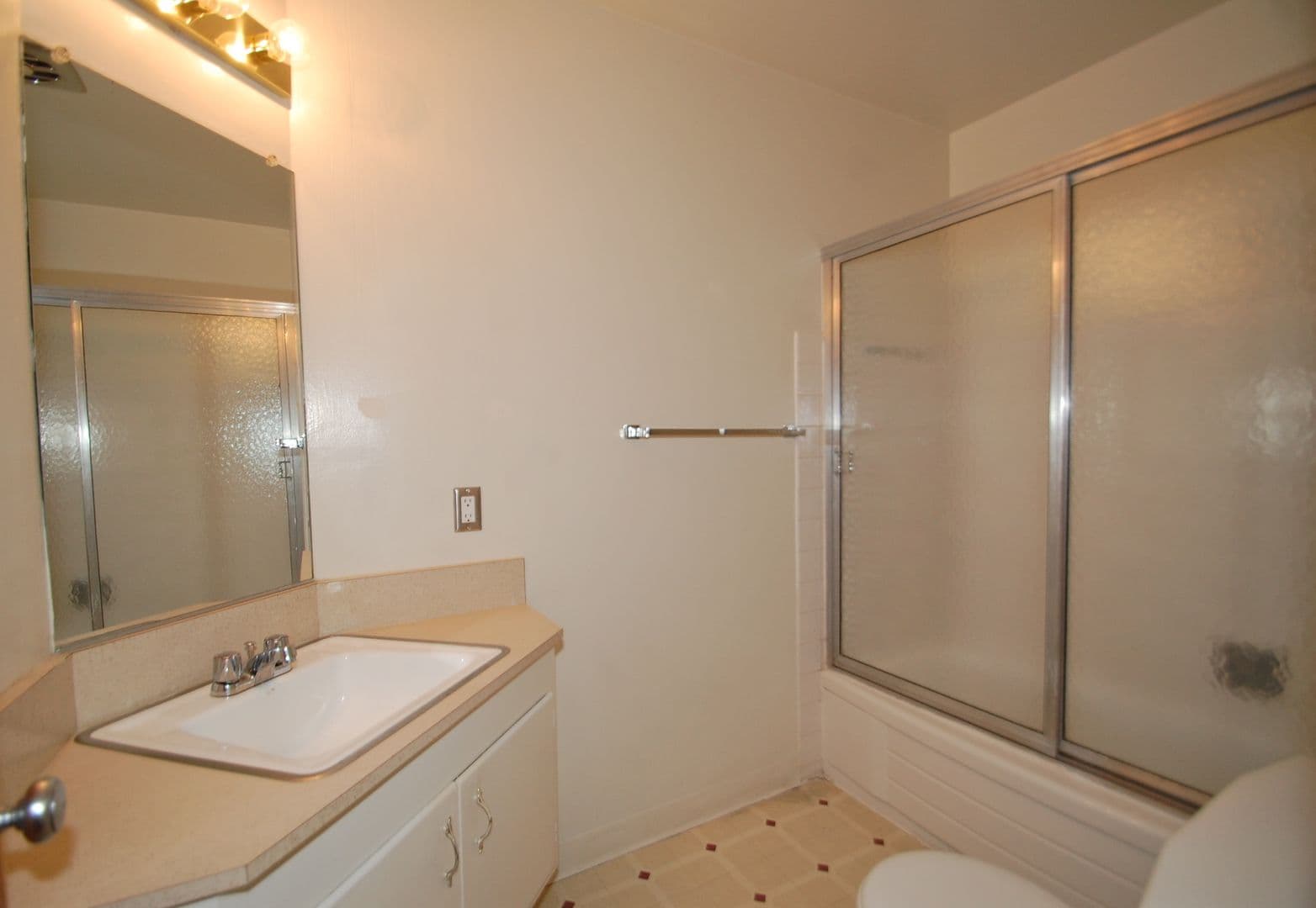 Oakland Apartment: 740 Oakland Avenue
