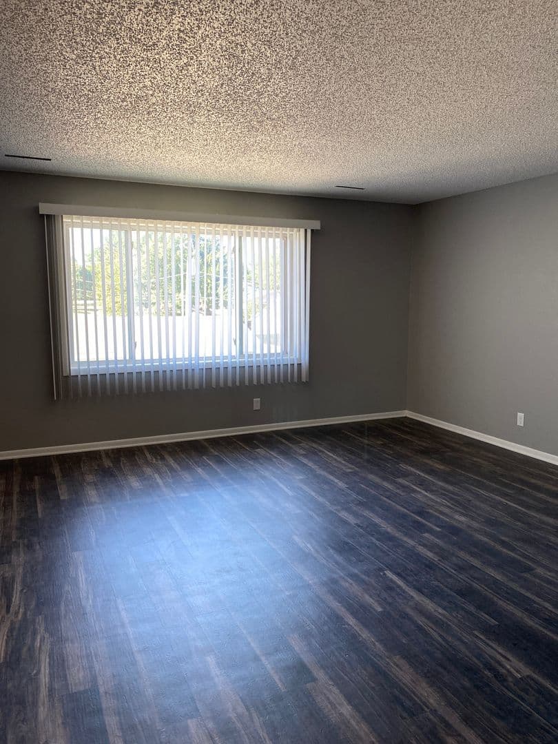 Waterloo Apartment: 233 Brookeridge Apartments